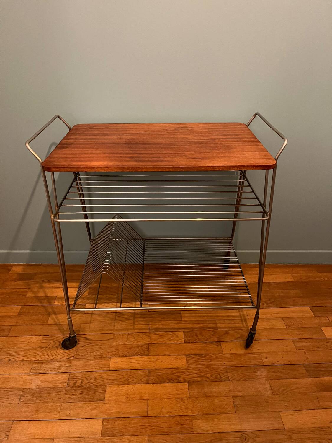 Vintage 70 Vinyl Serving