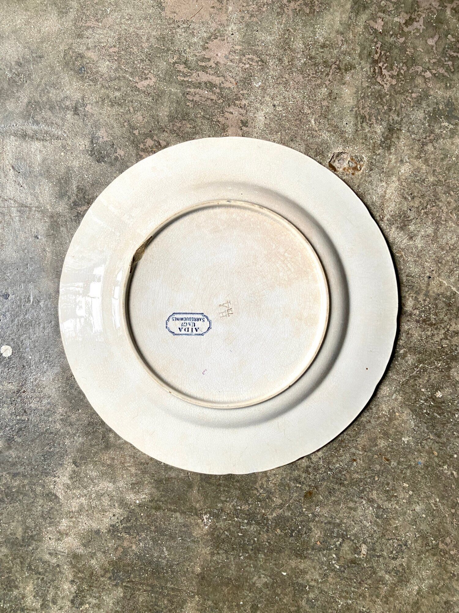 Sarreguemines round dish in white and blue iron earth, “Aïda” service