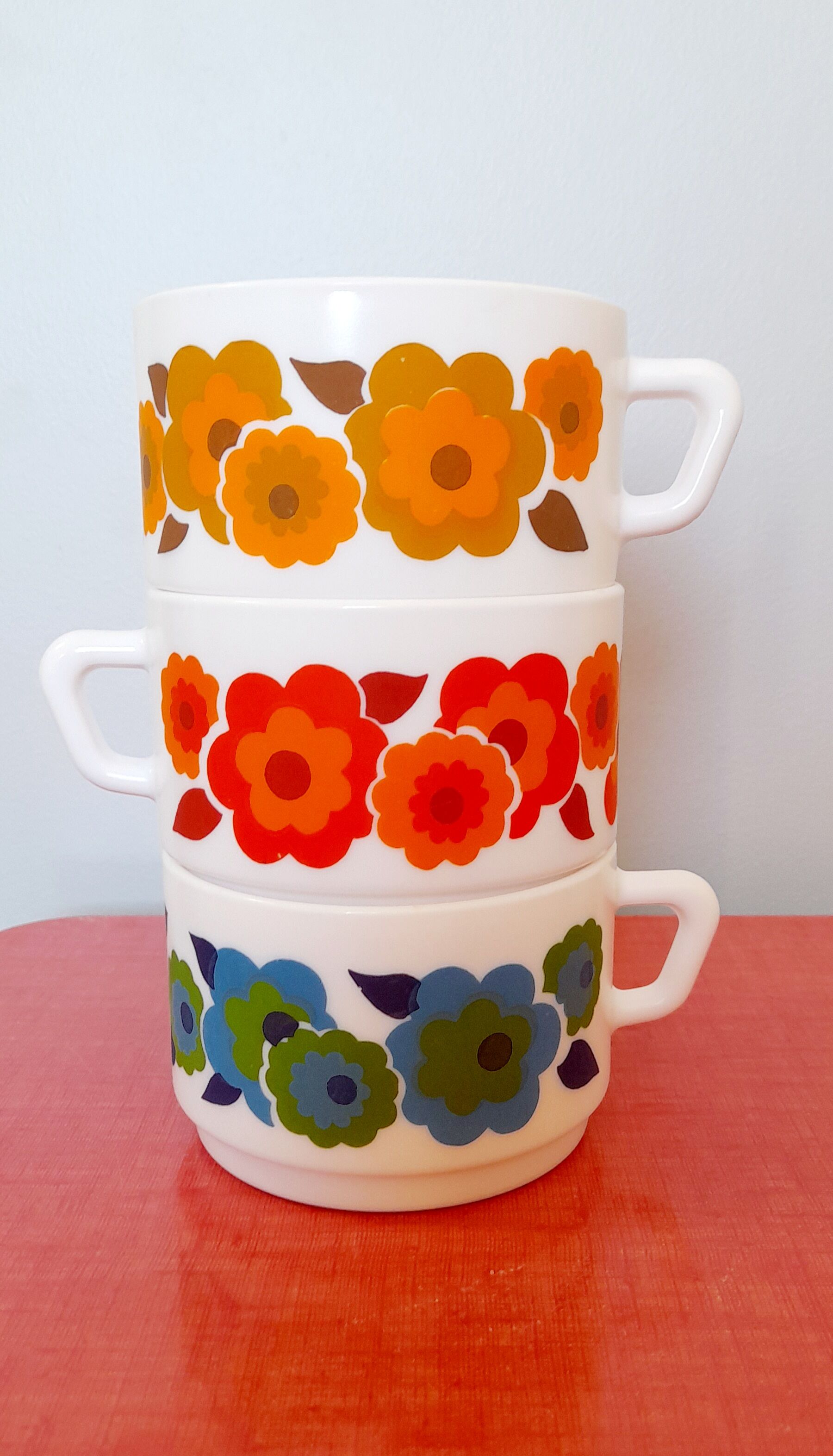 Arcopal Lotus 70s chocolate cups