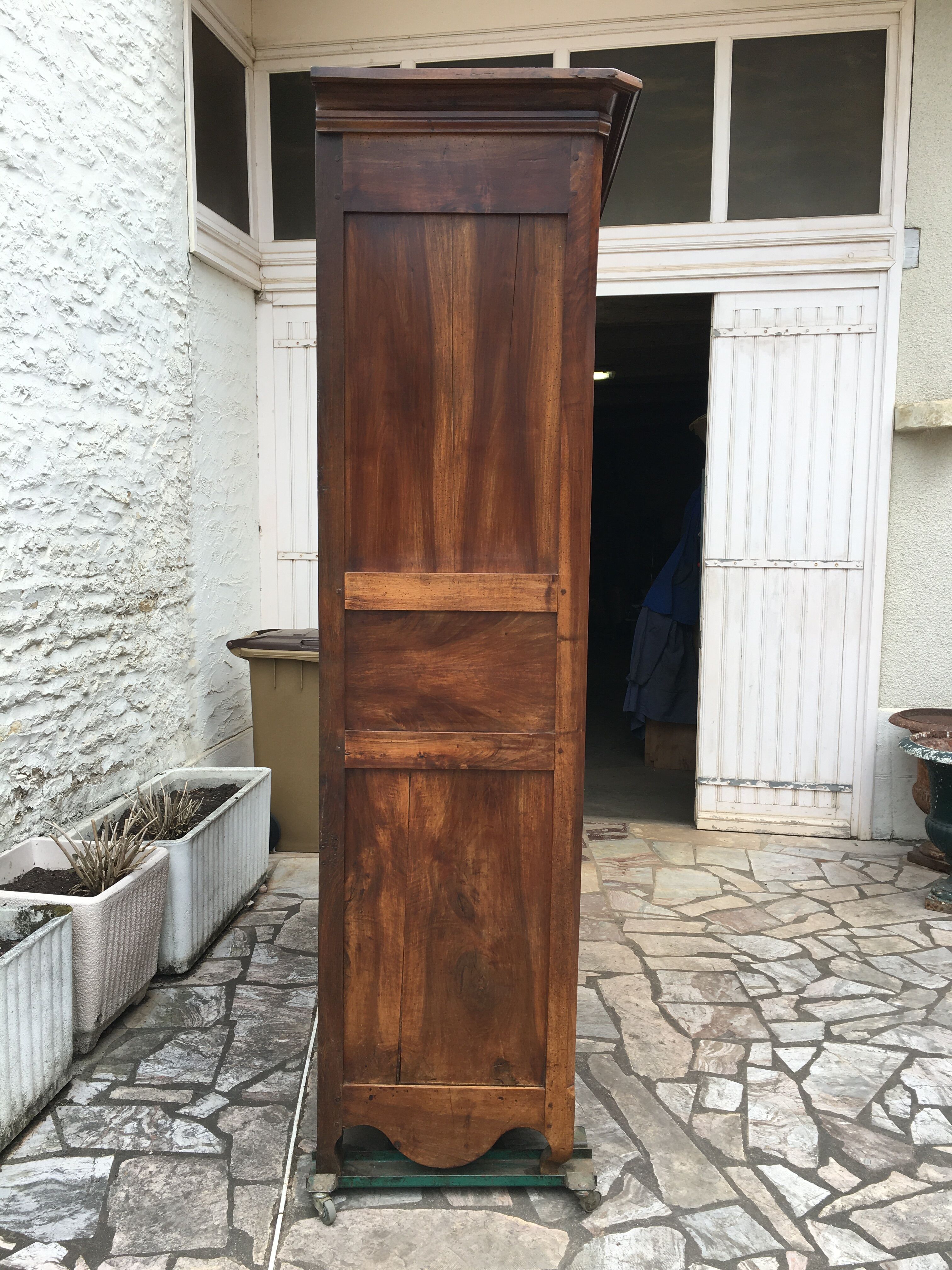 Wardrobe Louis XV Poitou from XIXth in walnut