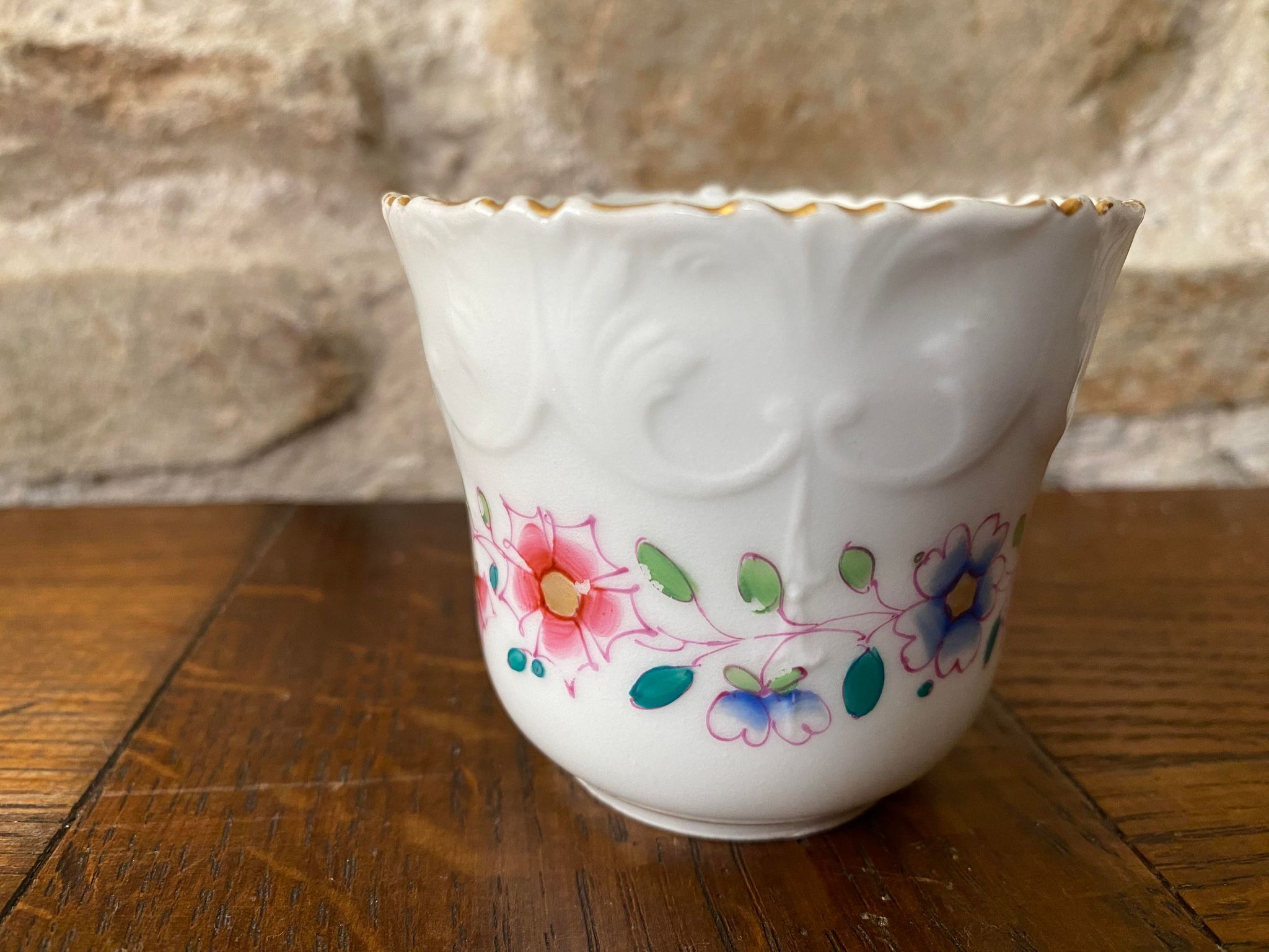 Porcelain cup with chiseled and gilded rim