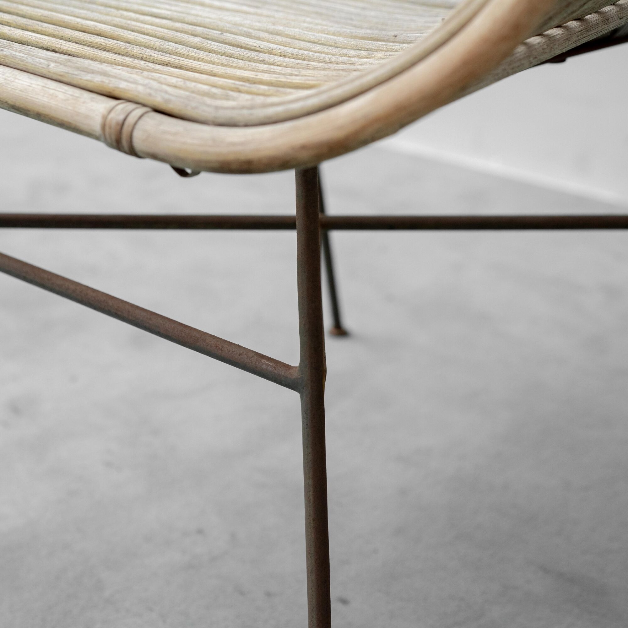 Vintage lounge armchair in rattan and metal, 1960s modernist design