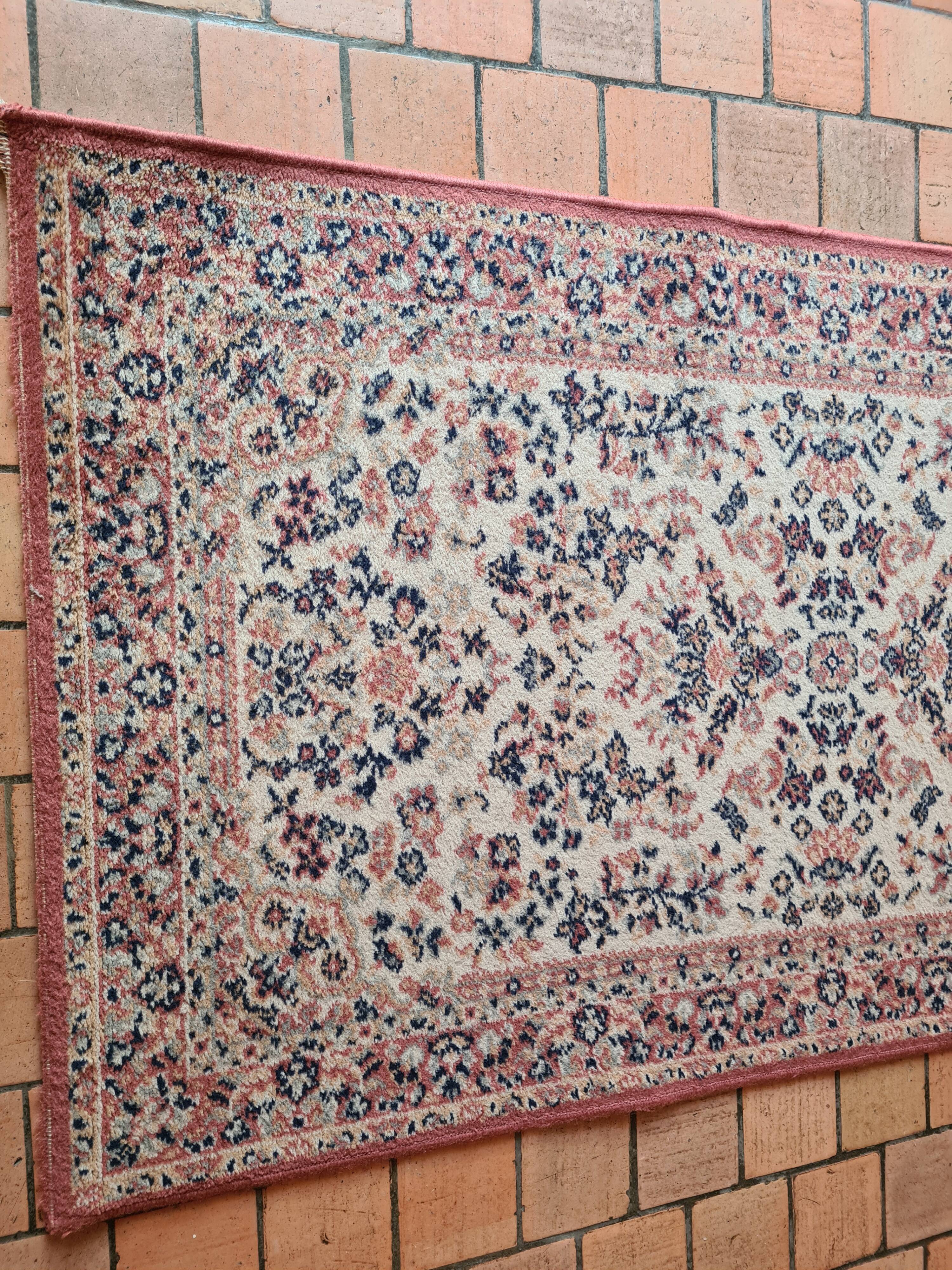 Small carpet 1m40 x 80 cm