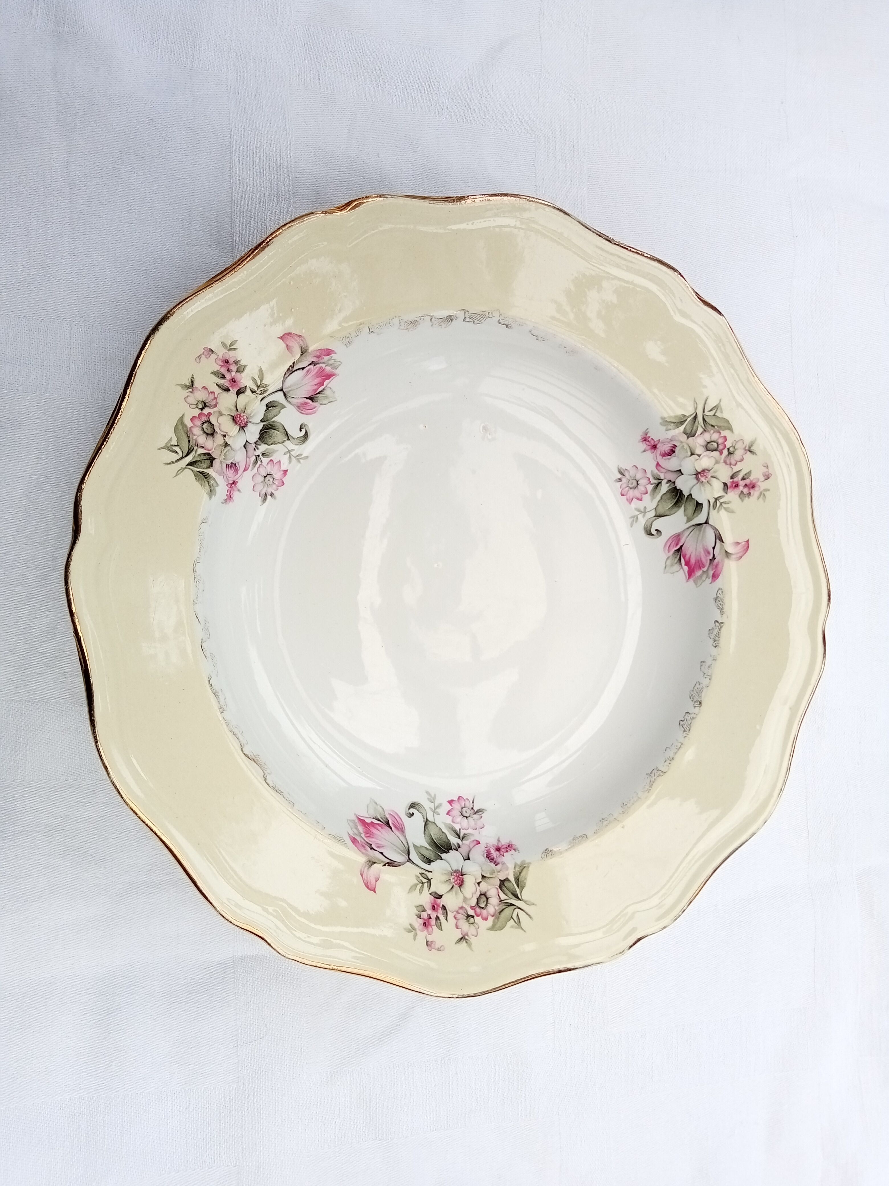 8 hollow plates L'Amandinoise