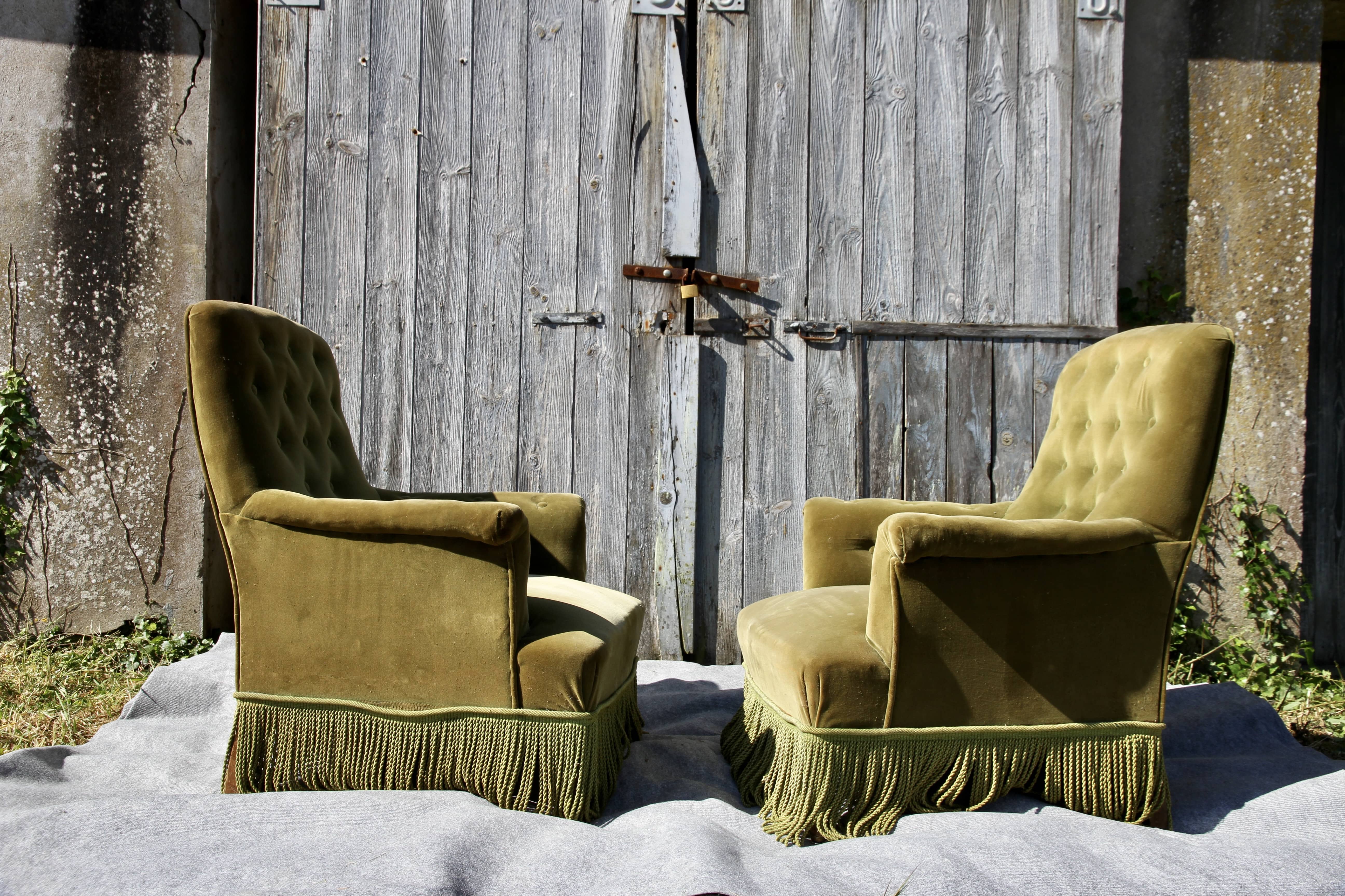 Paire de fauteuils en velours