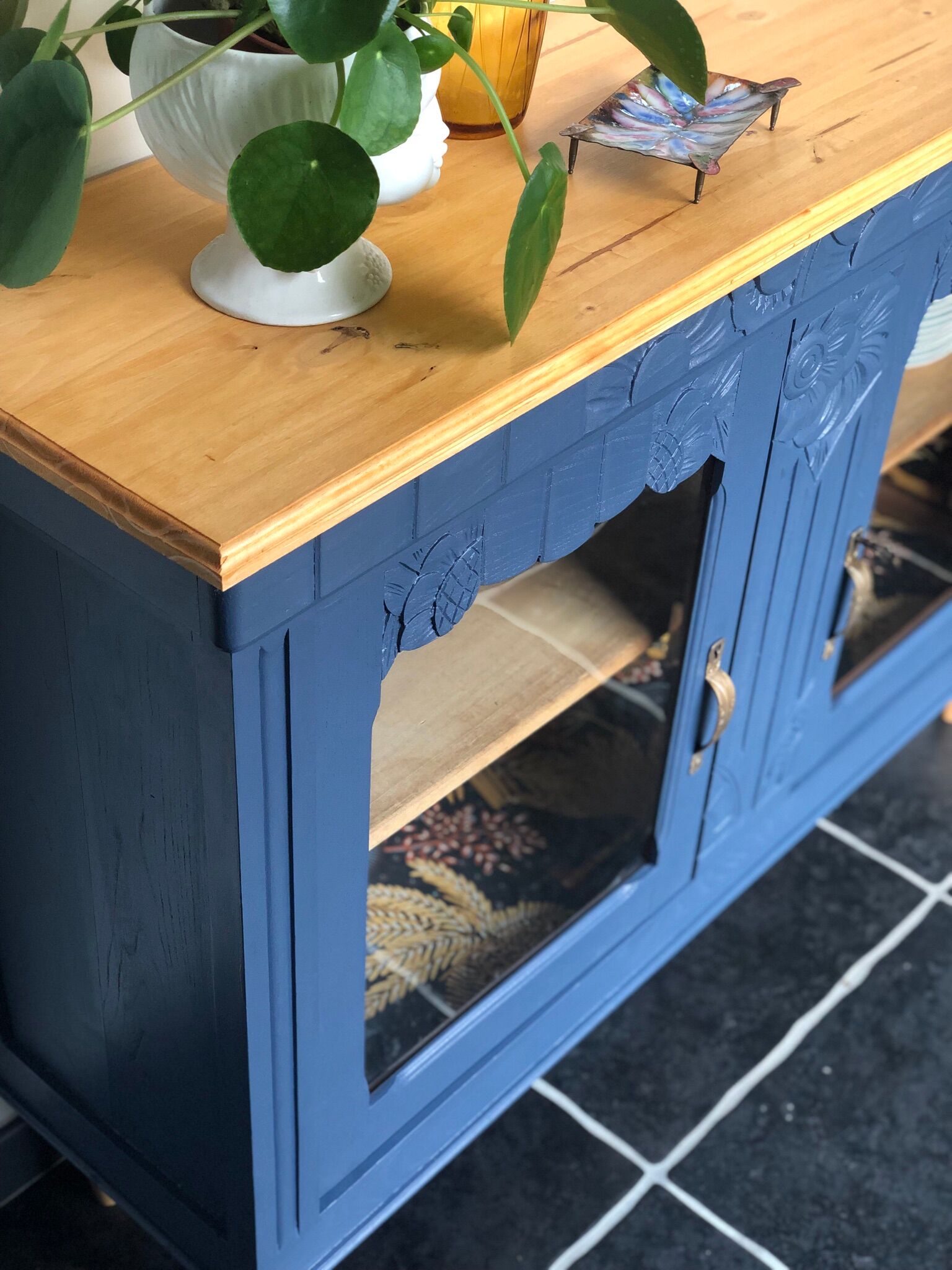 Art Deco window furniture gray blue