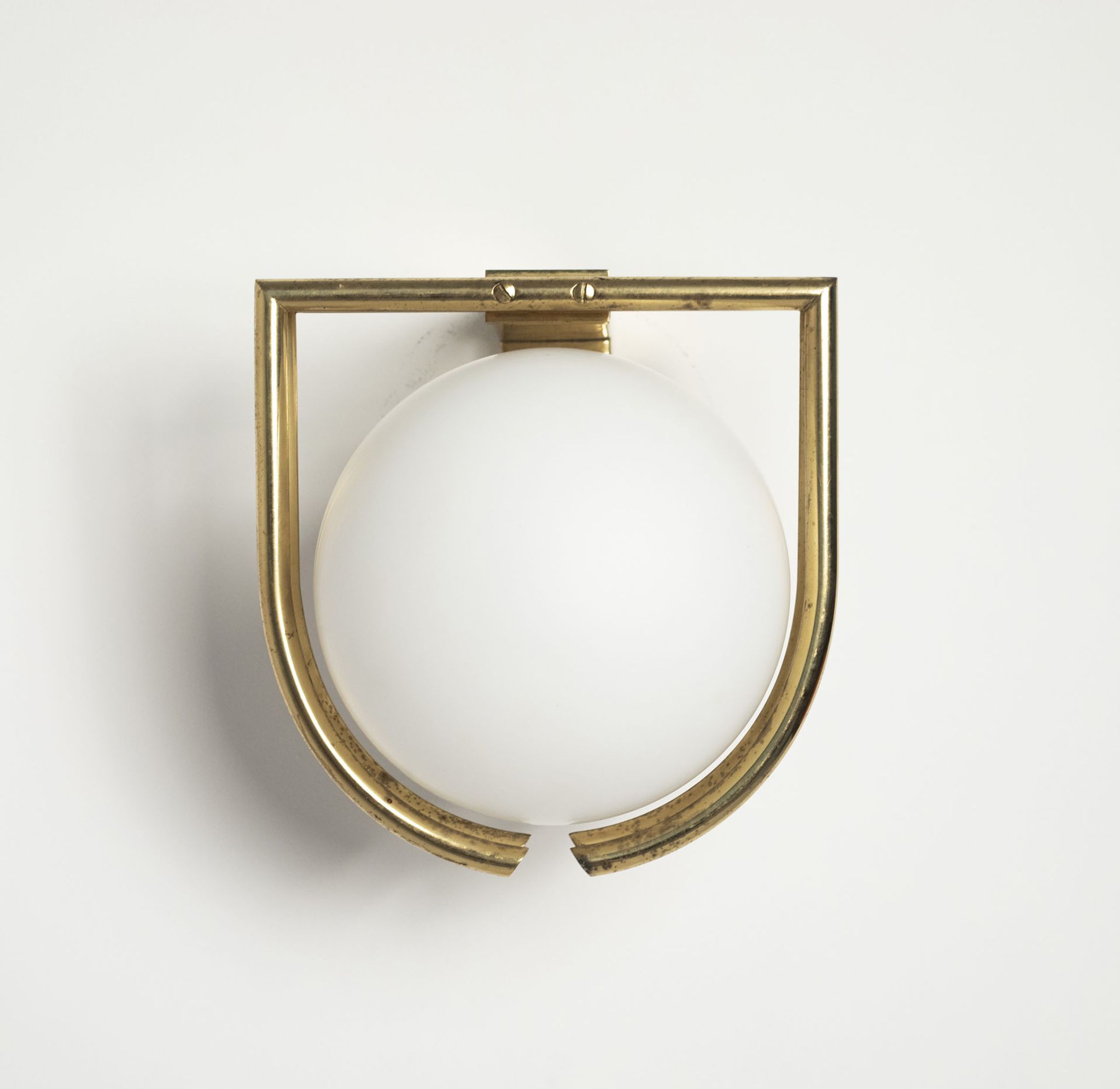 Applique / applique années 1970 en laiton et verre opalin, Italie