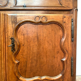 Bonnetière de style Louis XV en merisier XIX siècle