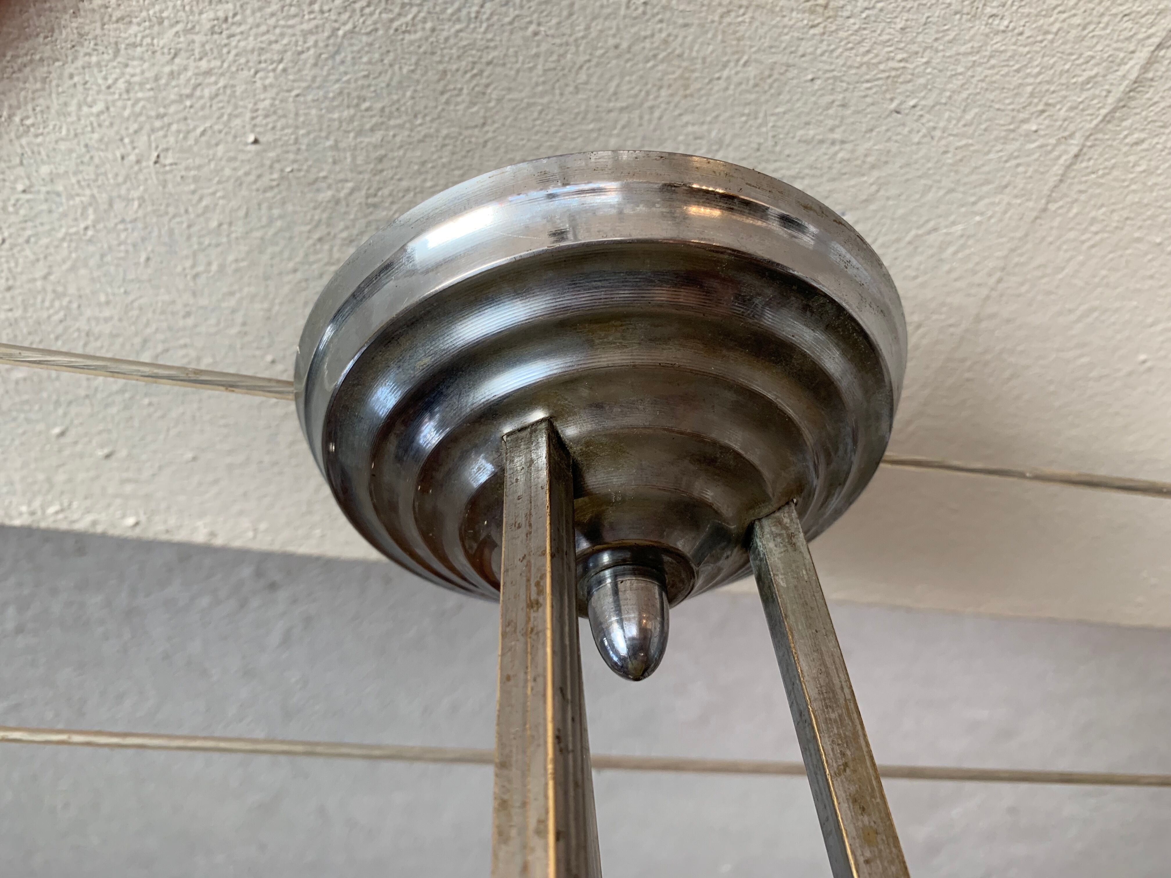 Art deco lighting cut