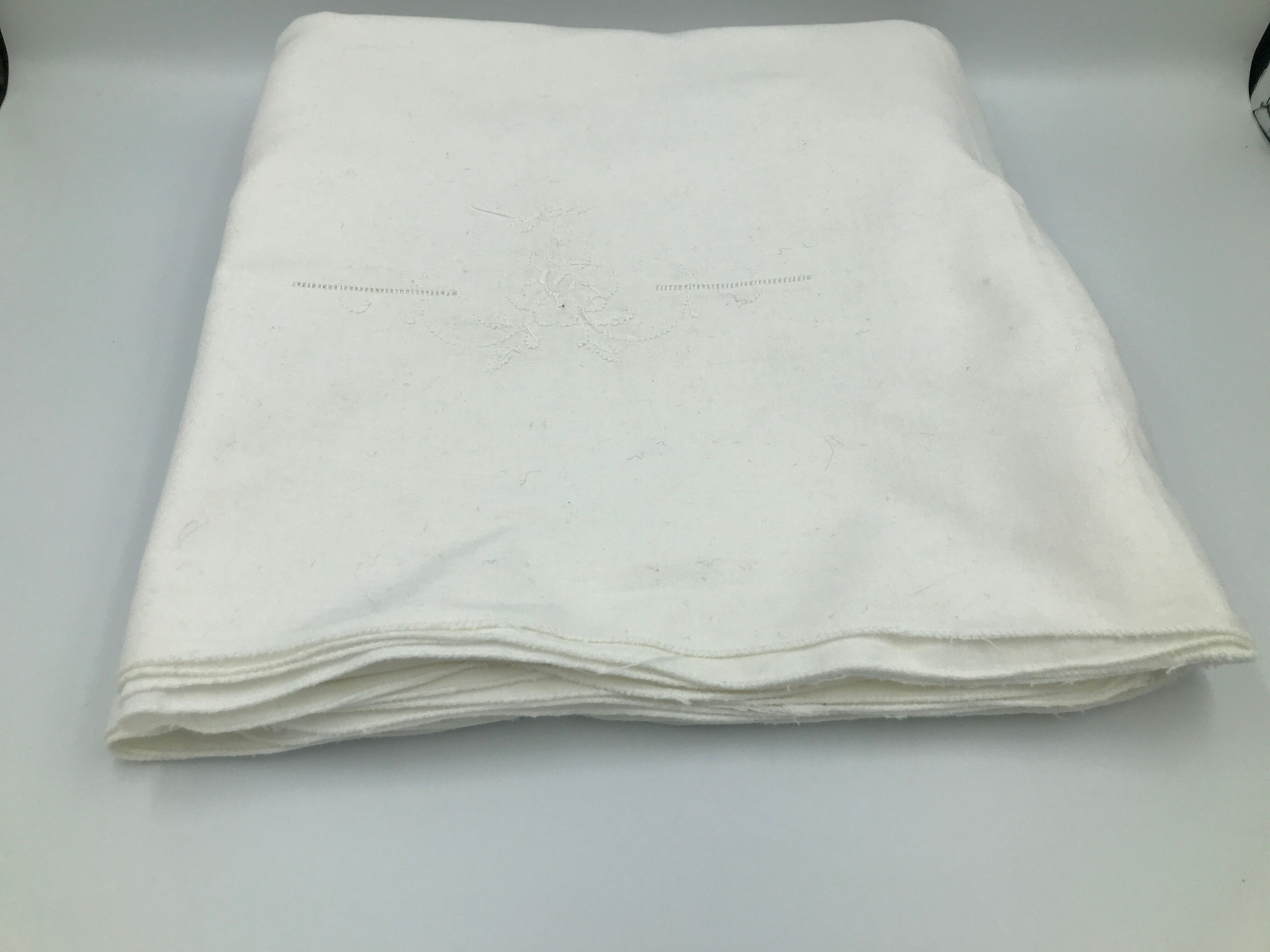 Nappe and 12 vintage embroidered towel