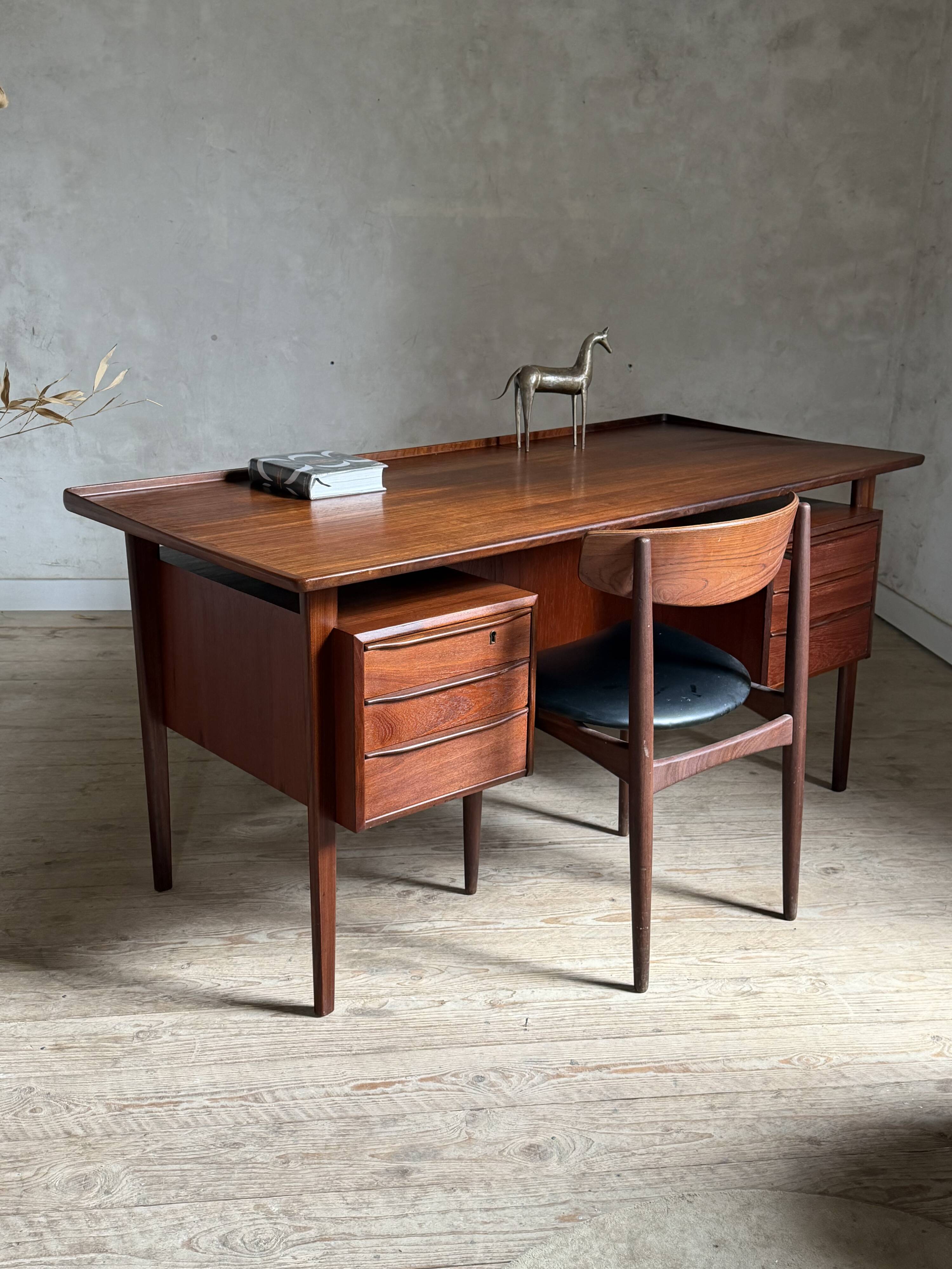 Danish vintage desk in teak by Peter Lovig Nielsen