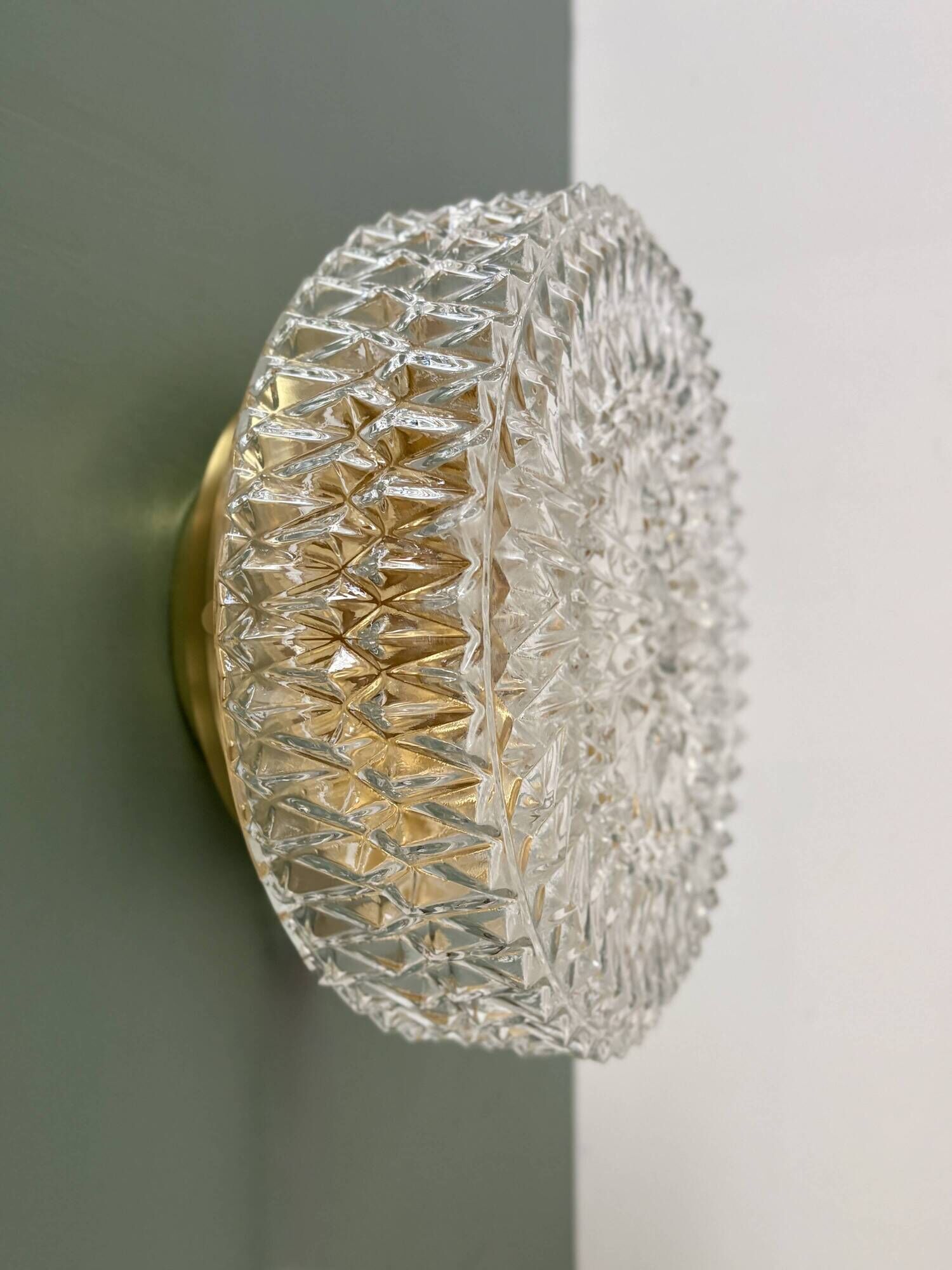 Vintage moulded glass wall or ceiling light globe (PLAF40)
