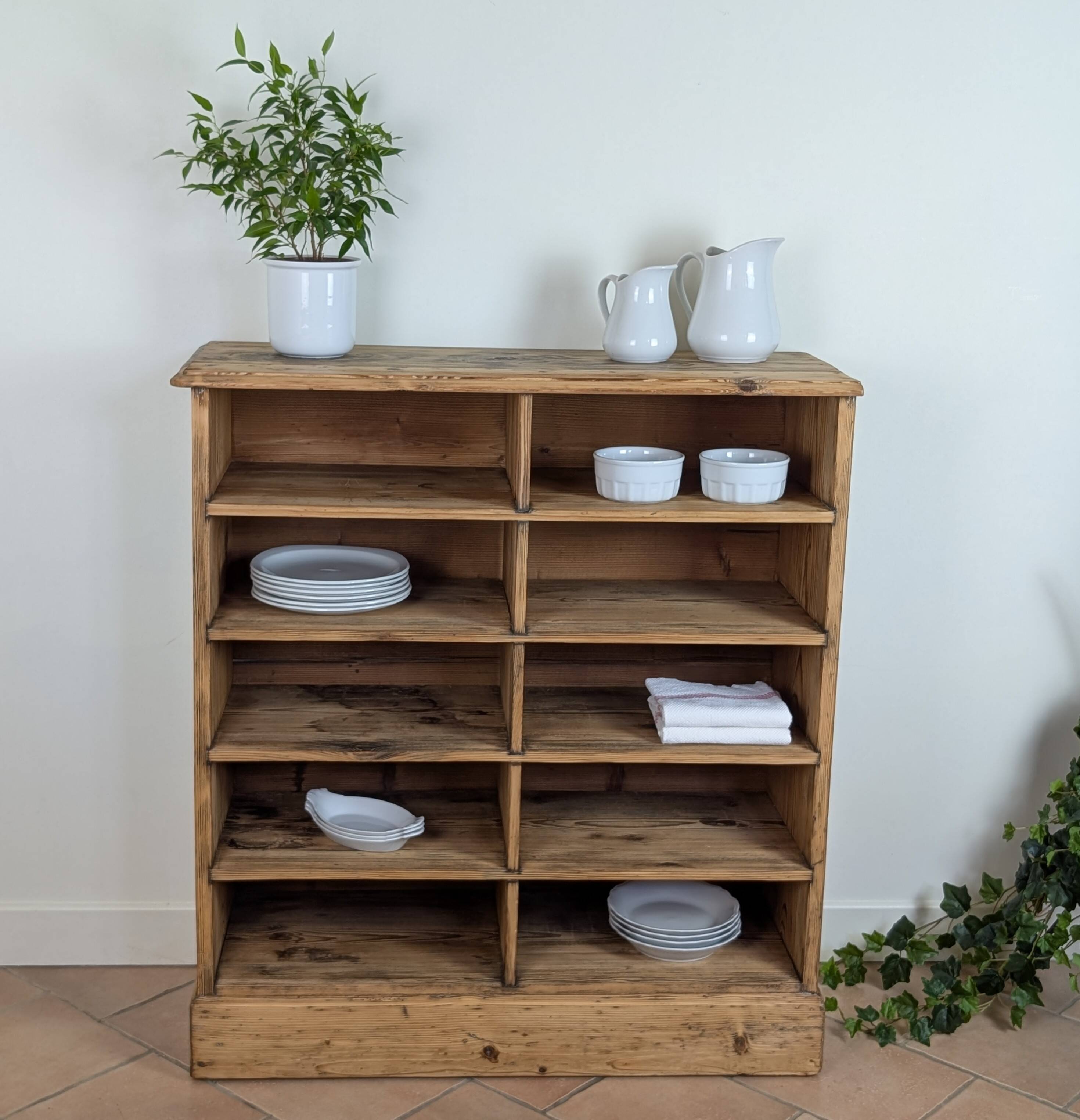 Workshop furniture with lockers