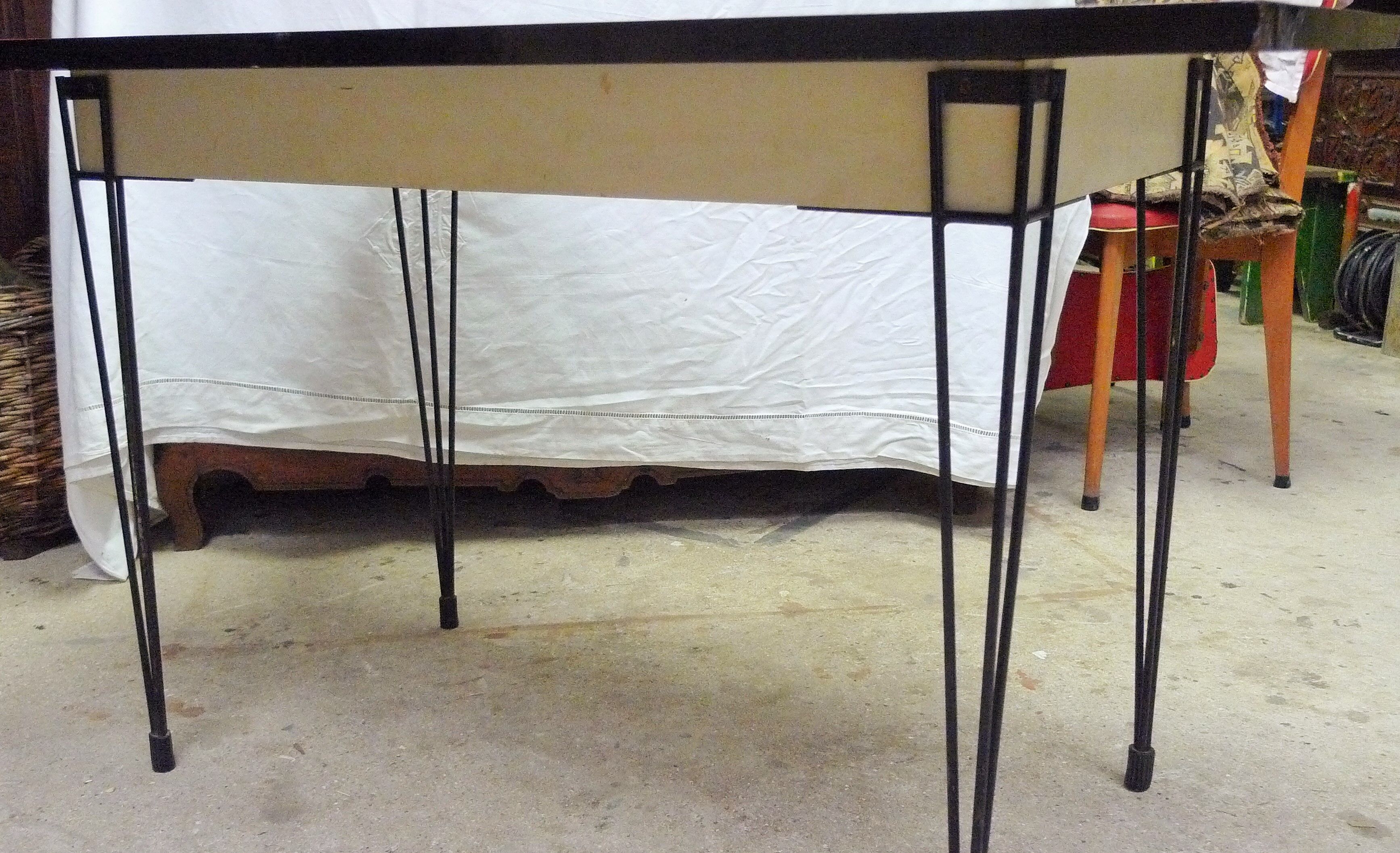 Formica kitchen table, eiffel feet