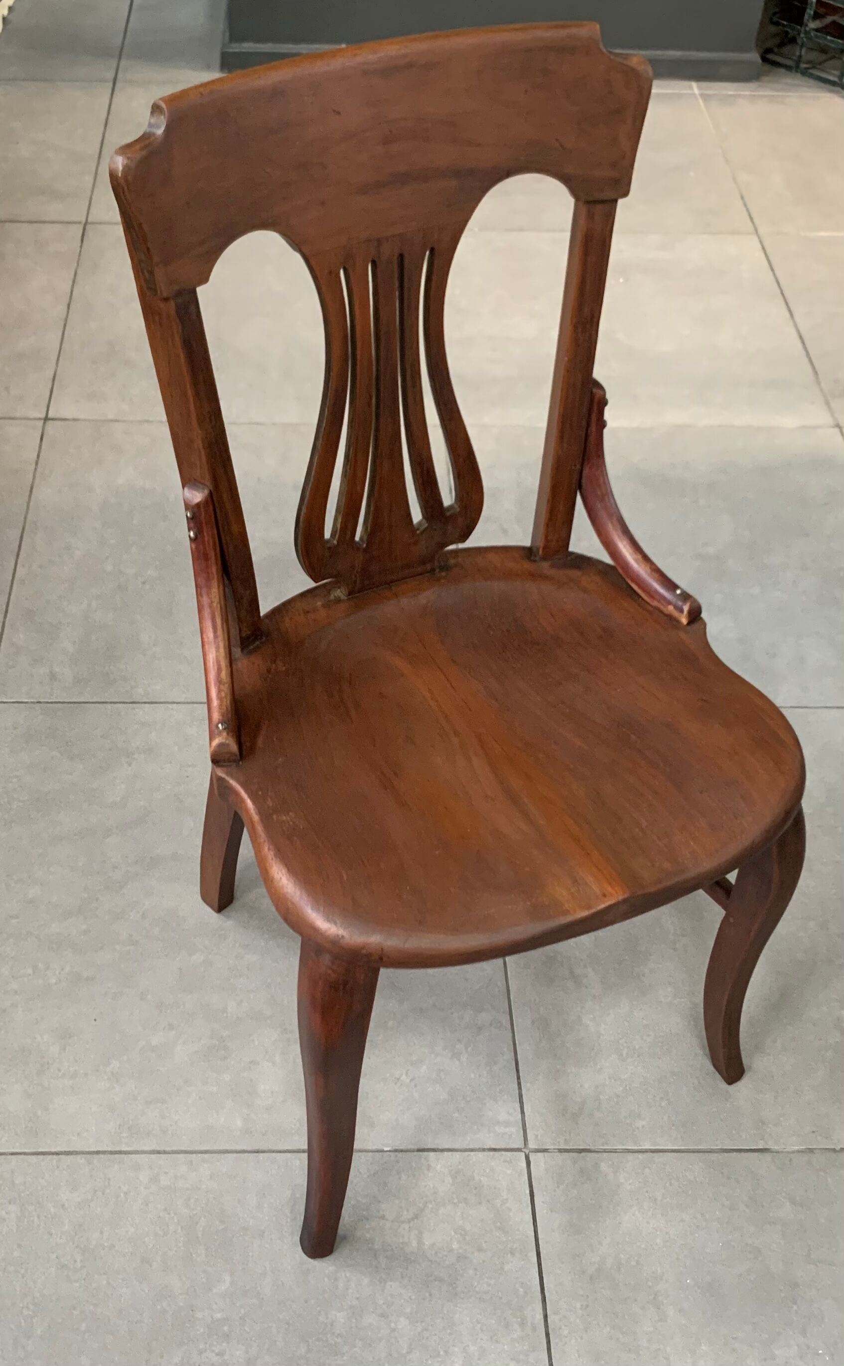 So-called "American" 1930s chair