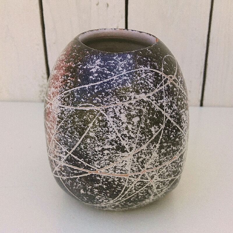 Ceramic pebble vase vintage scarified décor