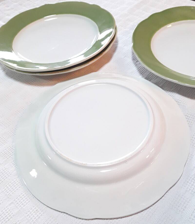 5 semi-deep scalloped plates