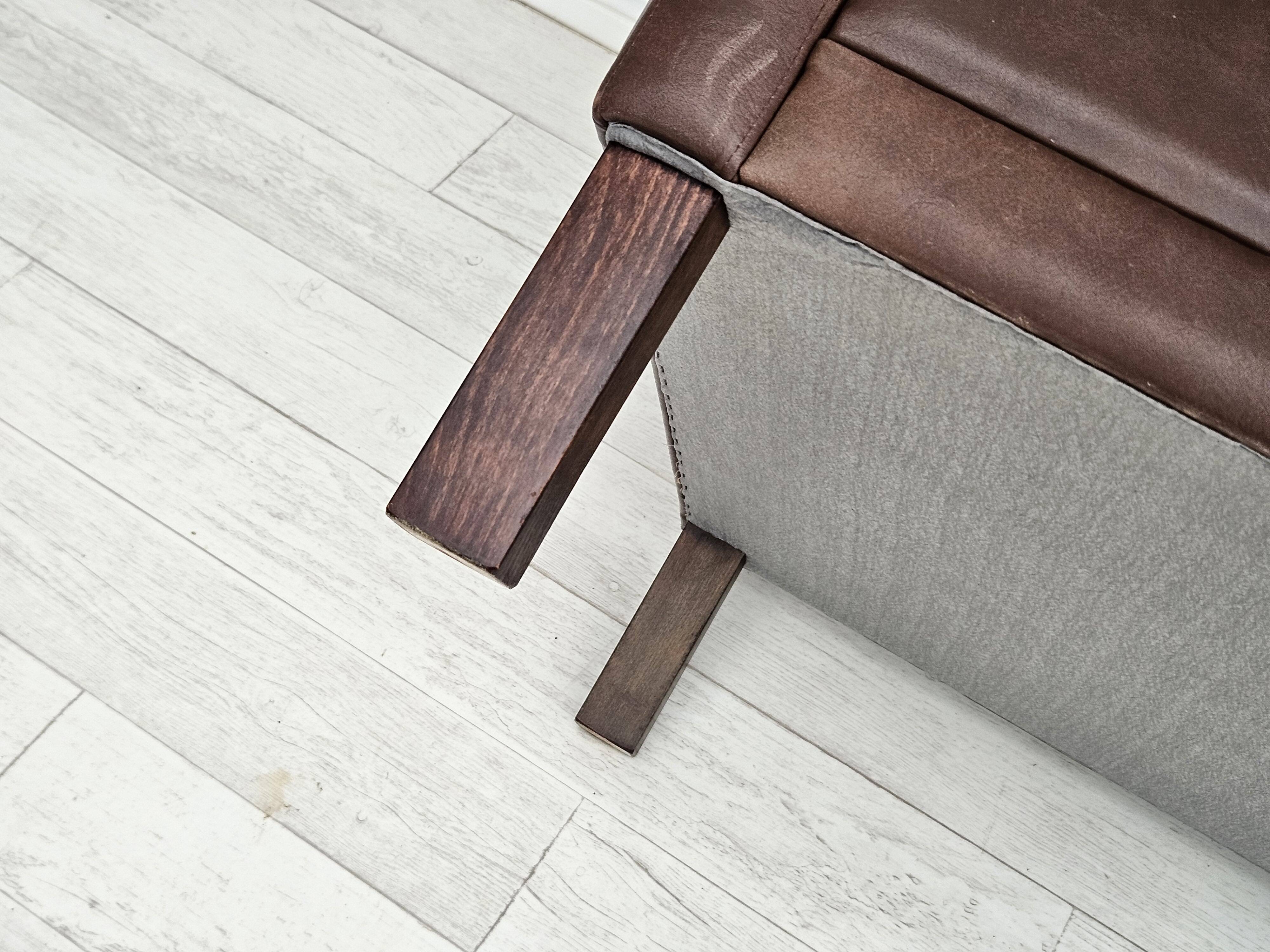 Années 1970, canapé classique danois 3 places, cuir marron d'origine.