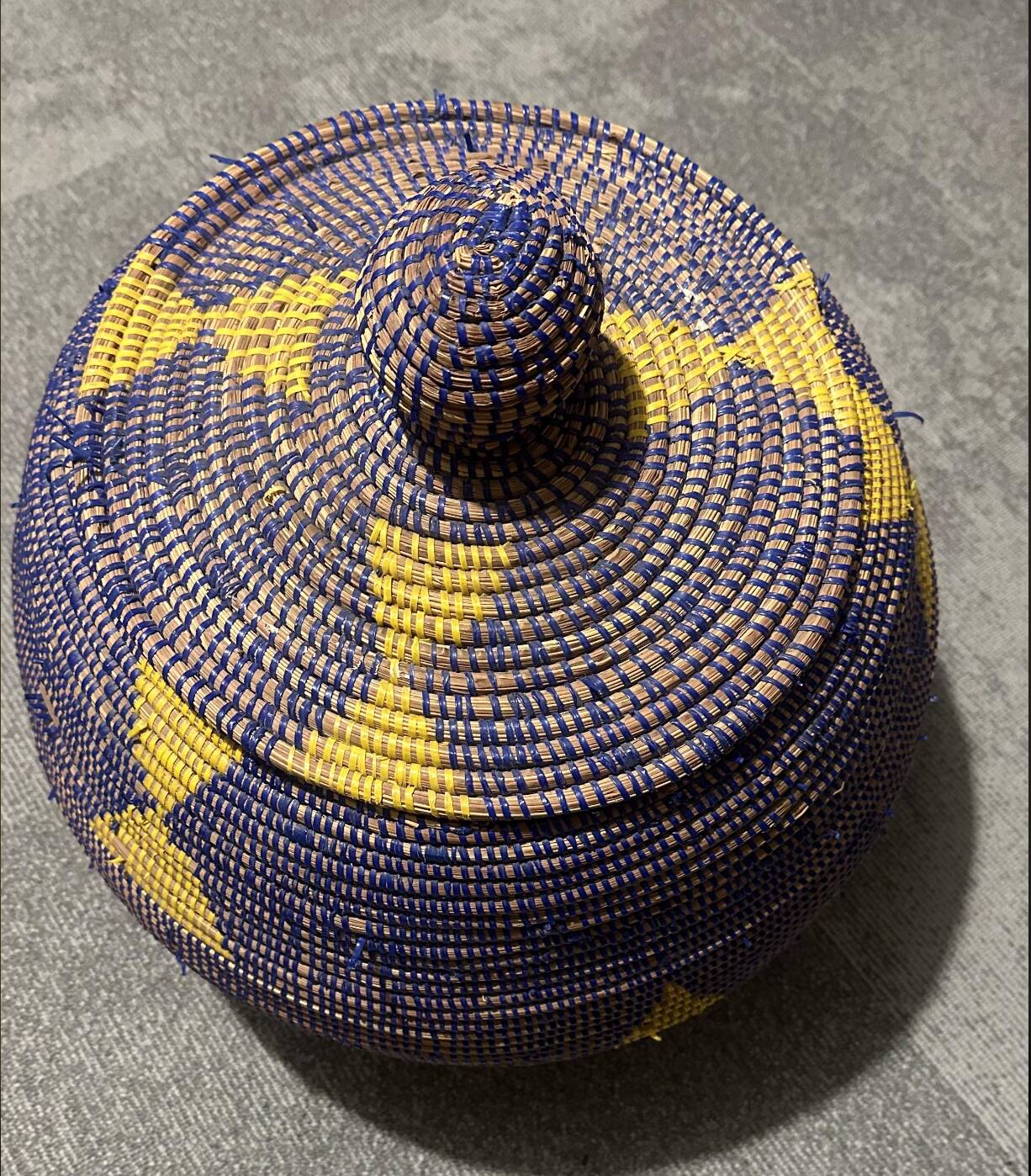 Panier de rangement artisanal tressé