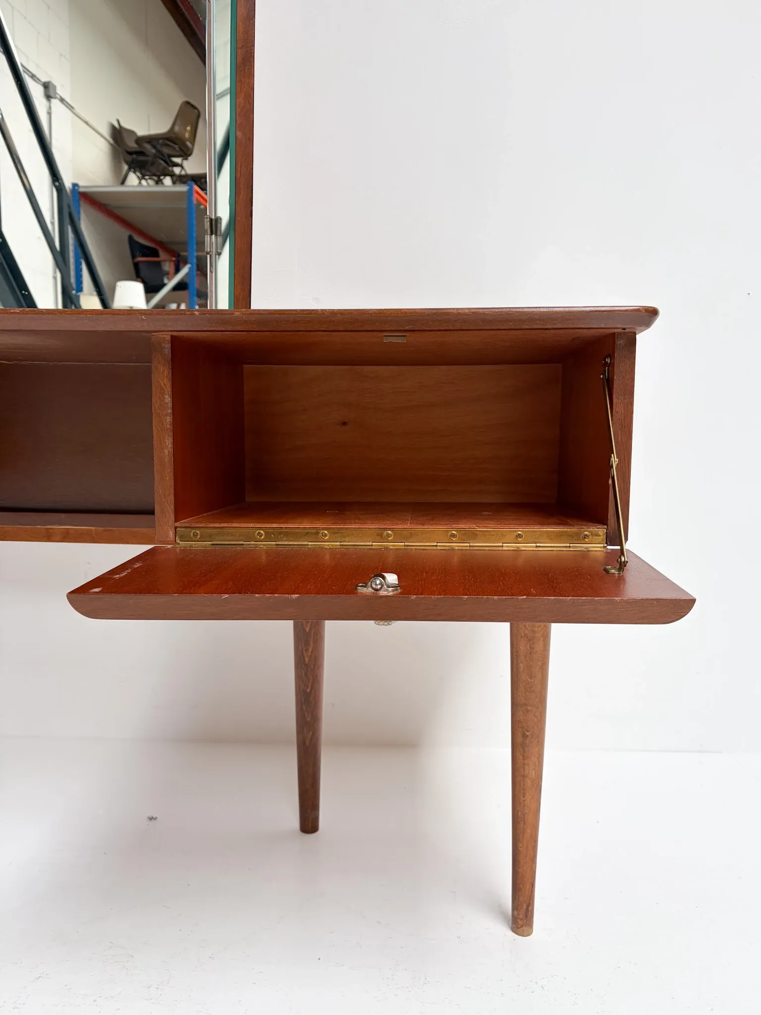 Vintage dressing table with fold-out mirrors, 1950’s