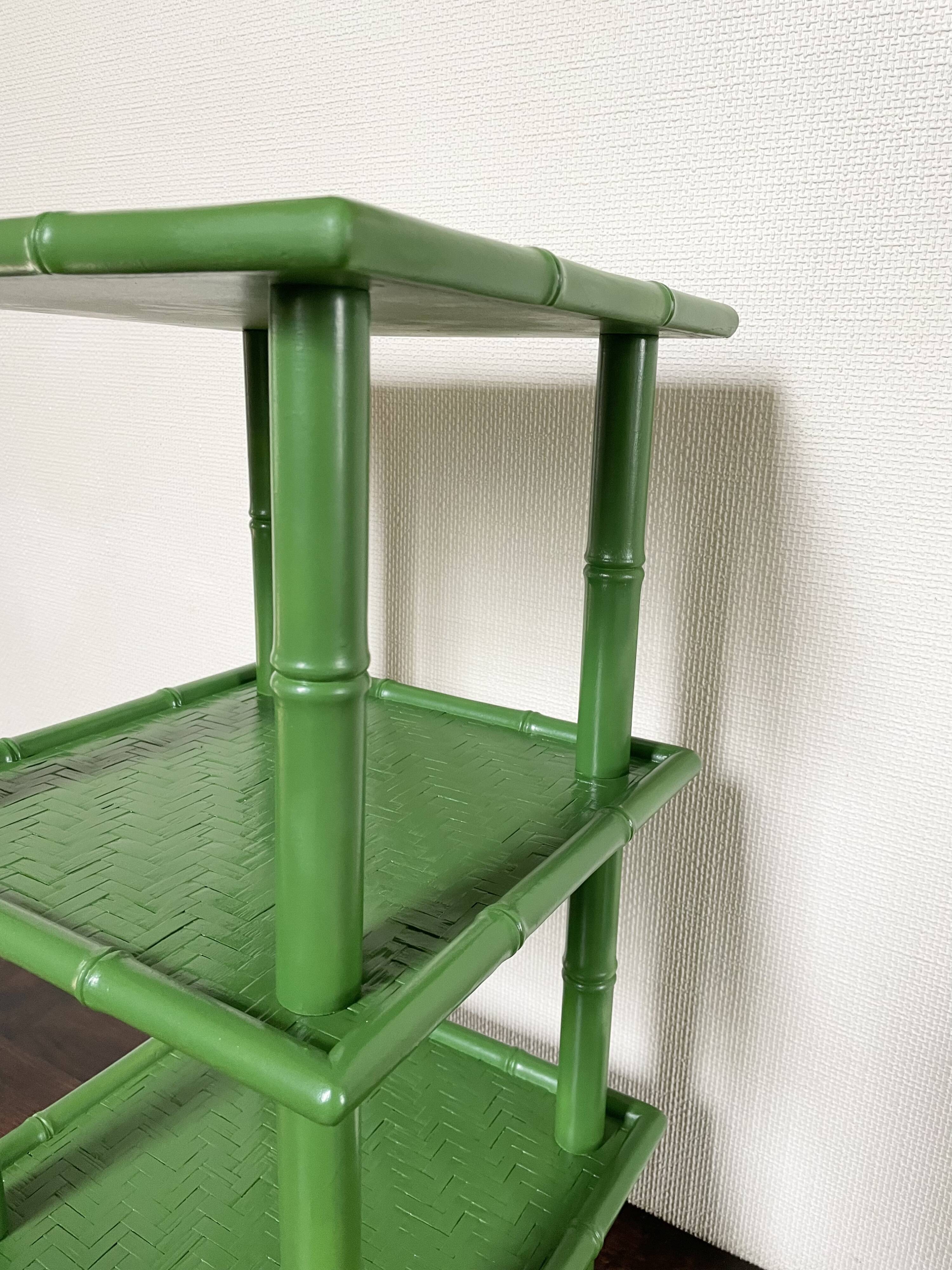 Table with 3 wood and bamboo trays