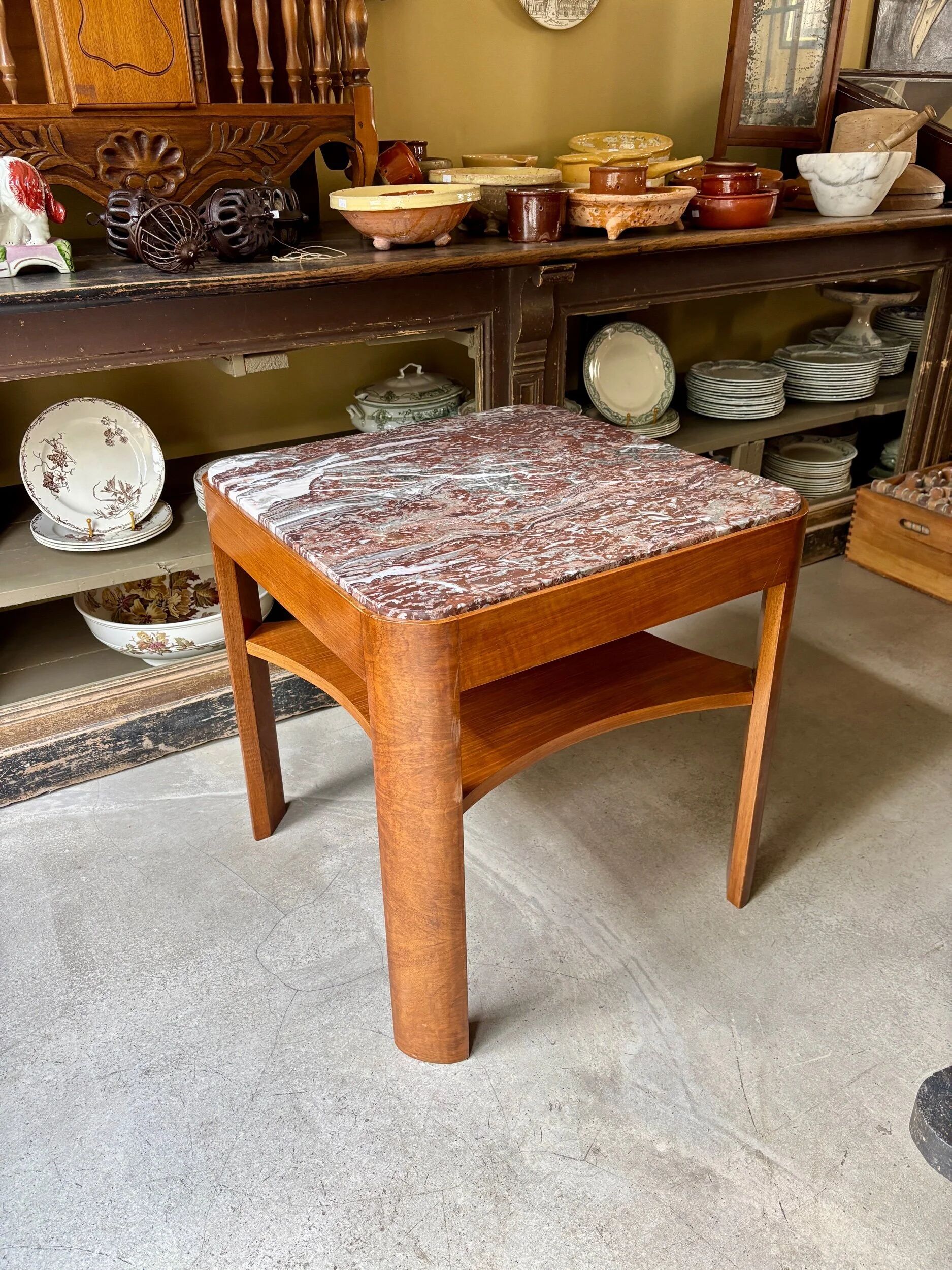 Square side table in wood and red marble 60 x 60 cm