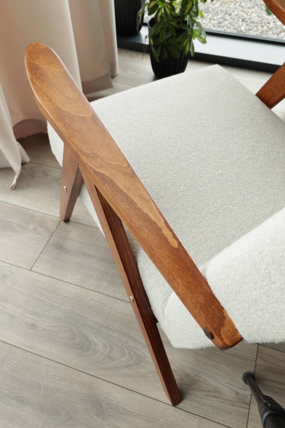 Fauteuil vintage blanc cassé bouclé zig Zag 1970
