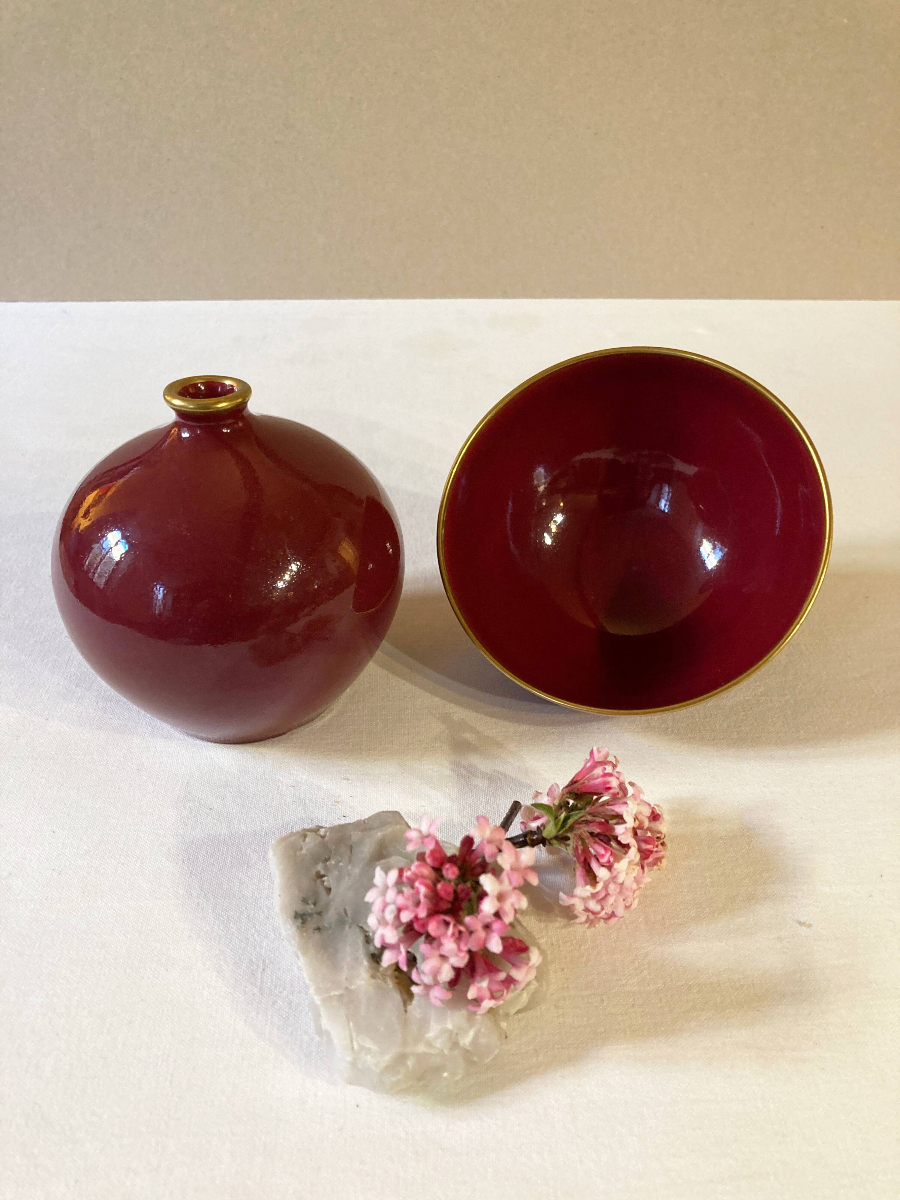 Raspberry-colored ceramic soliflore vase and bowl, enhanced with gilding, Arabia, Finland