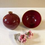 Raspberry-colored ceramic soliflore vase and bowl, enhanced with gilding, Arabia, Finland