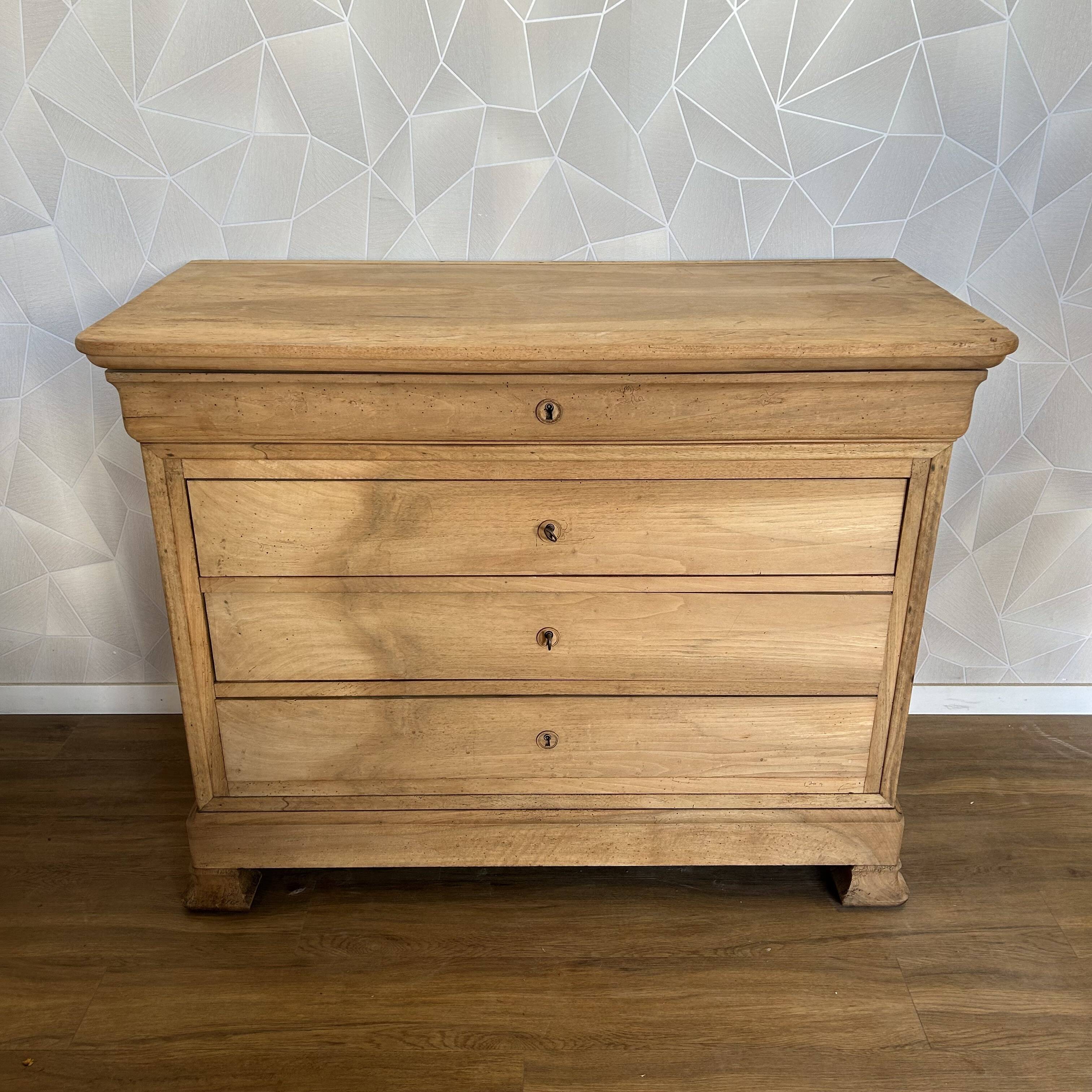Louis Philipe chest of drawers with 4 airbrushed drawers