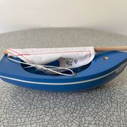 Voilier de bassin, modèle 200 de la marque française Tirot
