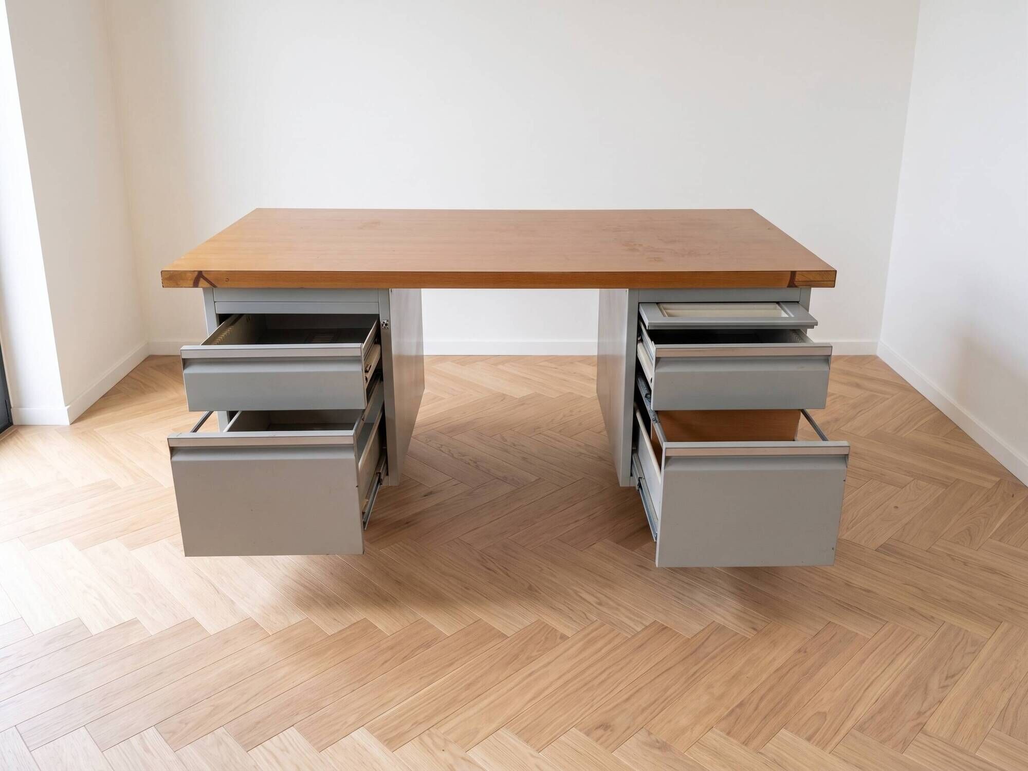 Vintage industrial desk in wood and grey metal