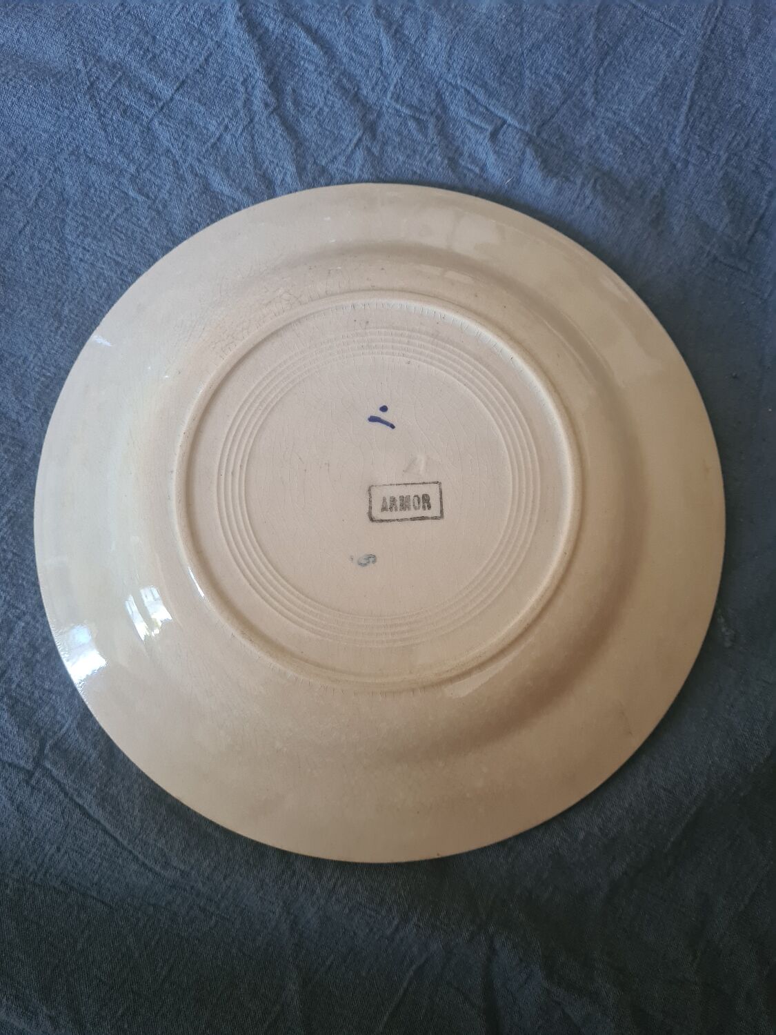 HBCM opaque porcelain dinner plates