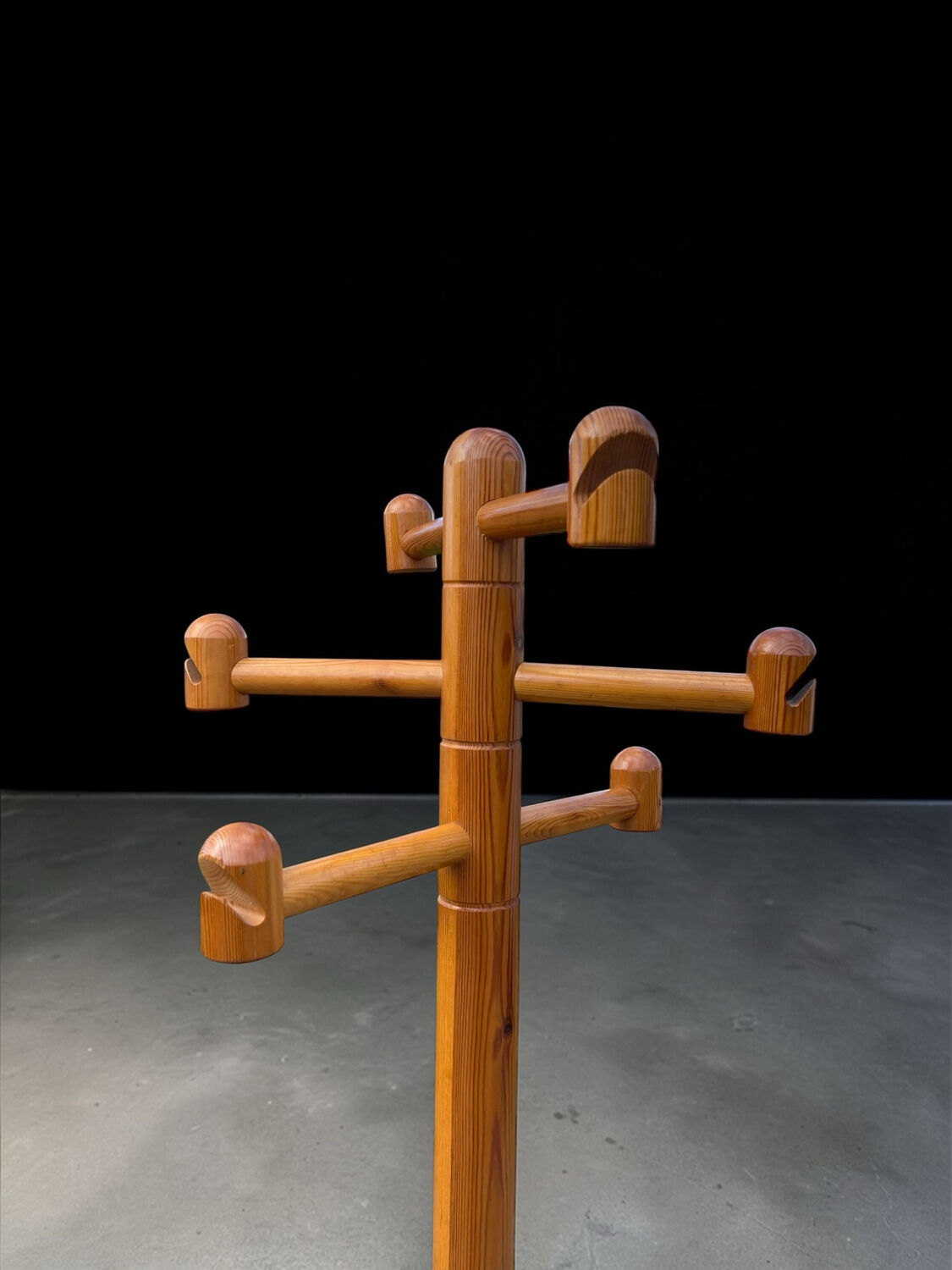 Coat rack in pine 1970