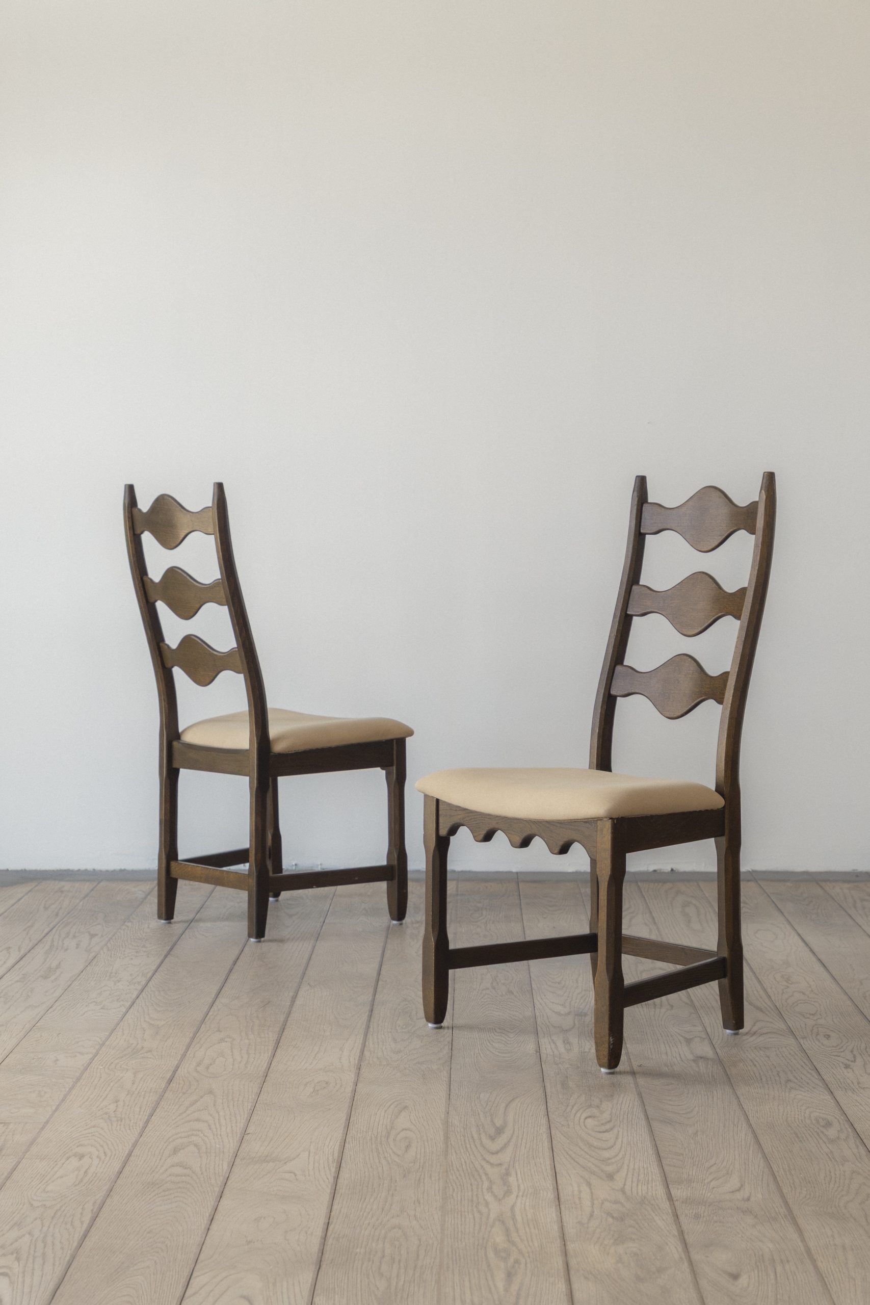 Henning Kjærnulf, chaise de salle à manger (ensemble de huit)