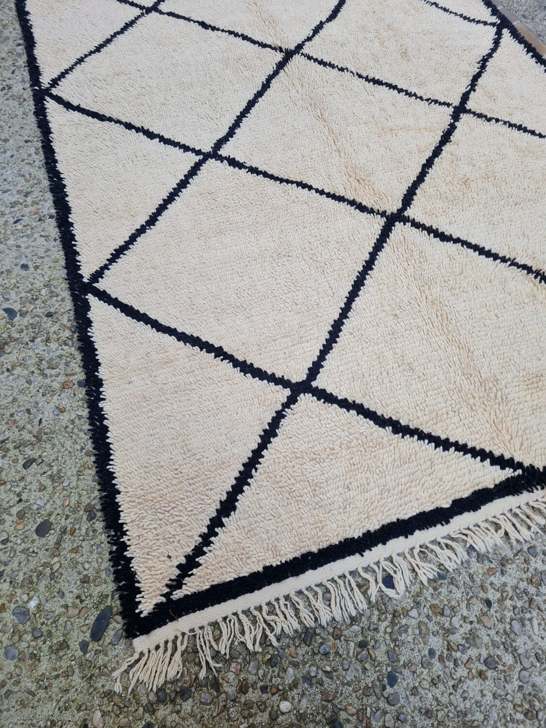 Tapis berbère en laine cadre noir 182x347 cm
