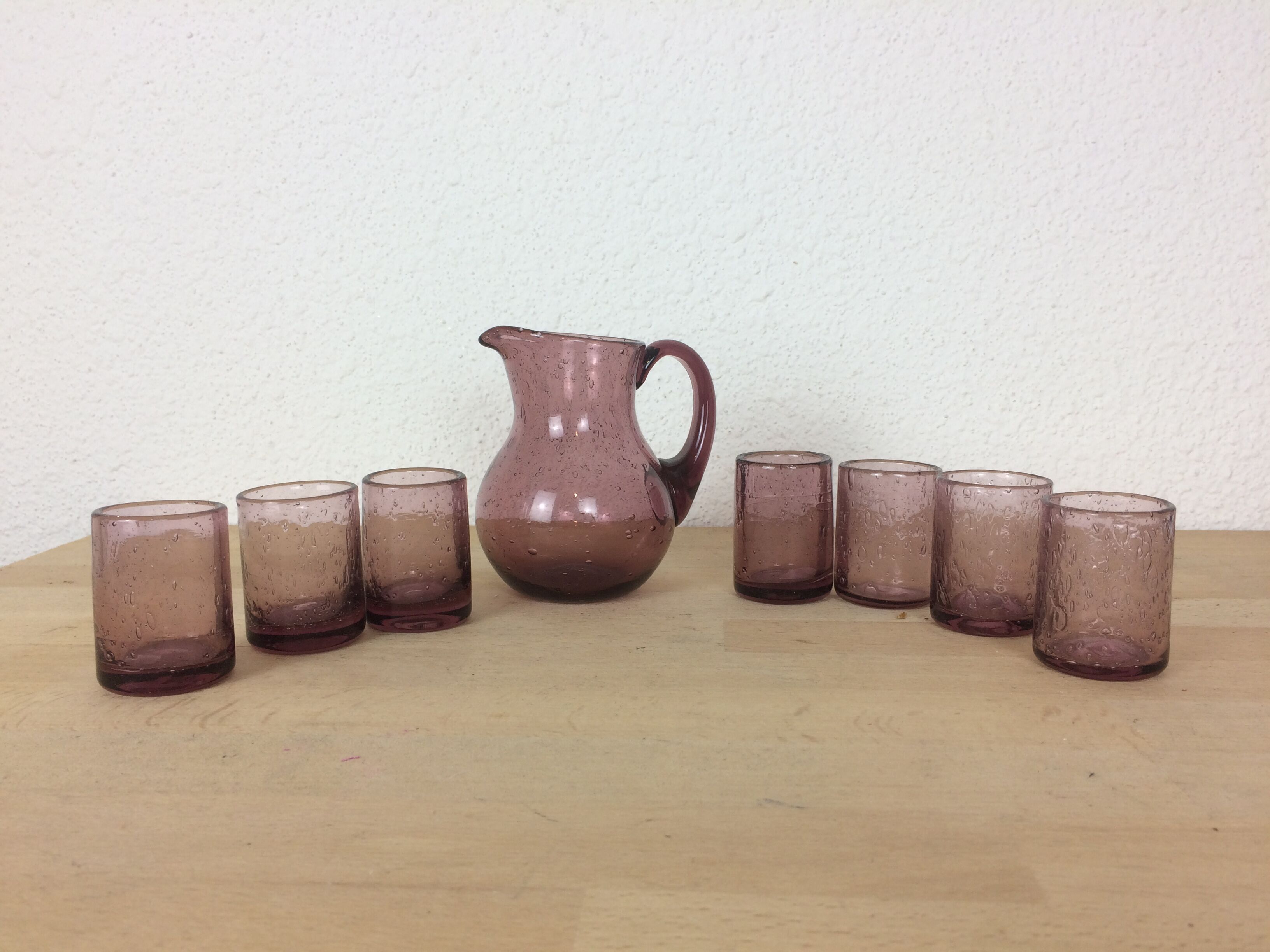 Service with liquor with bubbled pink glass