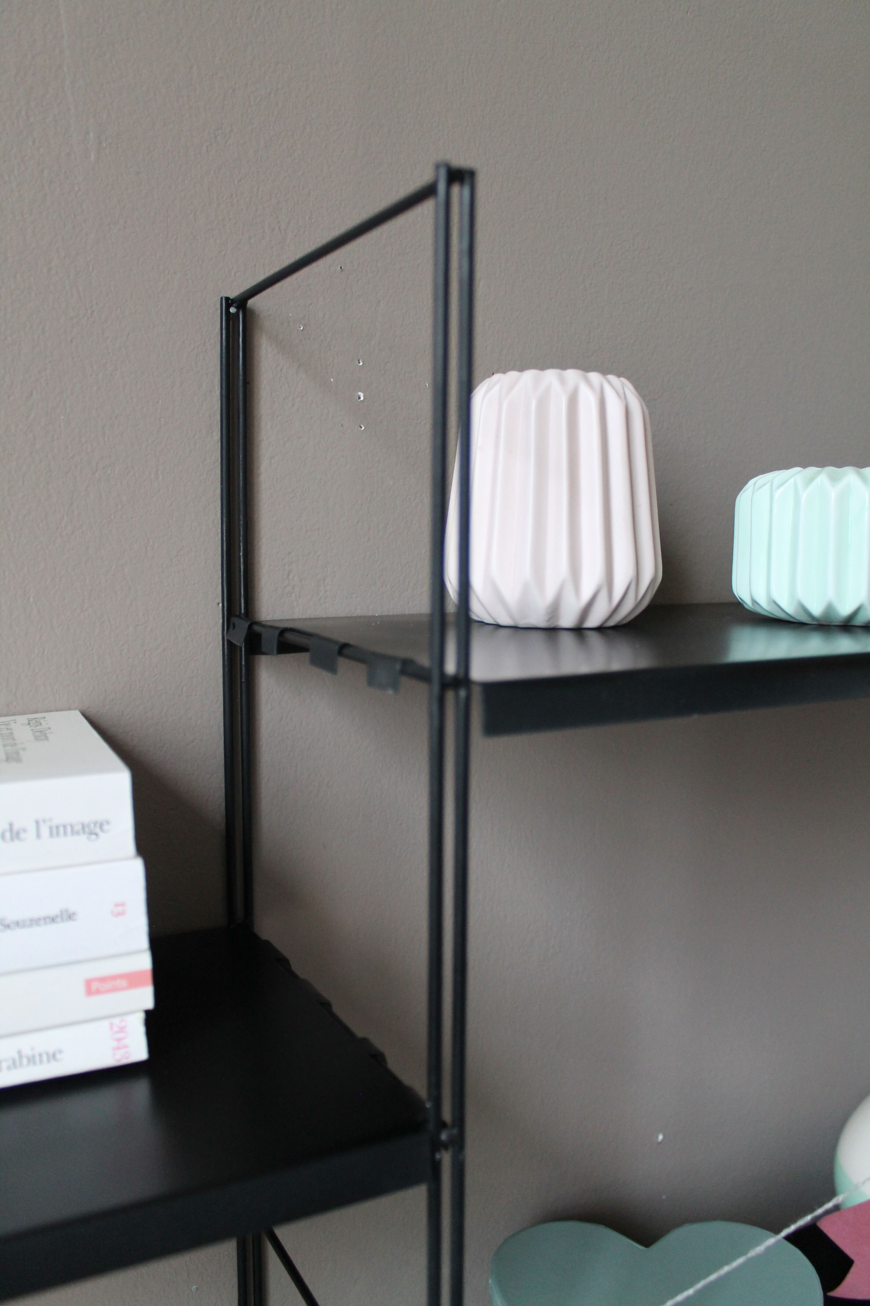Vintage 'tomado' shelf