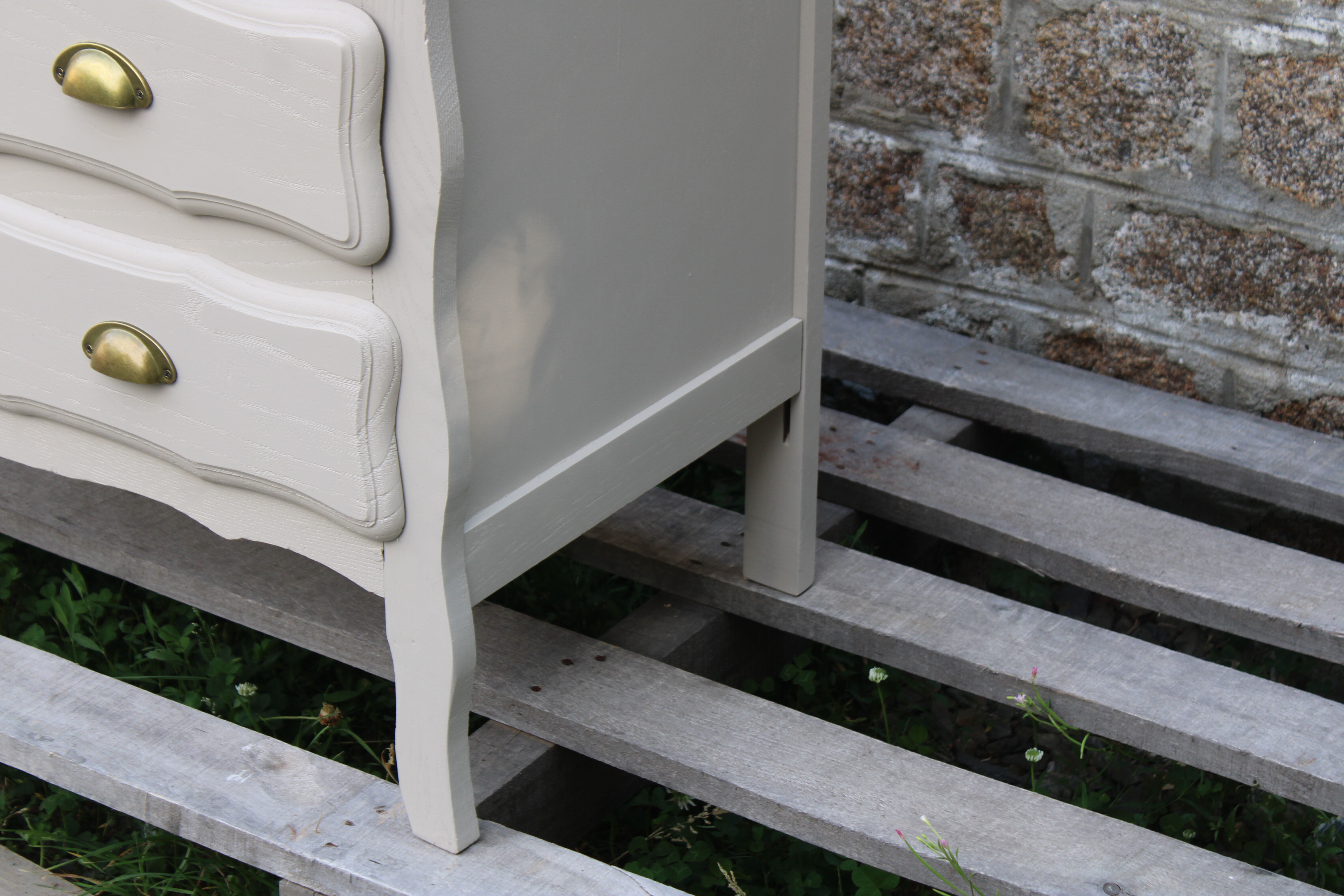 Commode vintage rénovée Greige Galuchat – Style campagne chic