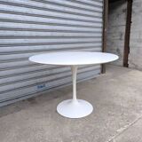 Knoll table by Eero Saarinen