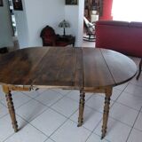 Louis-Philippe round table in solid walnut, extendable