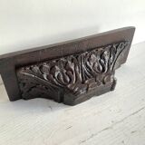 Antique carved wooden wall console for statuette, Haute époque