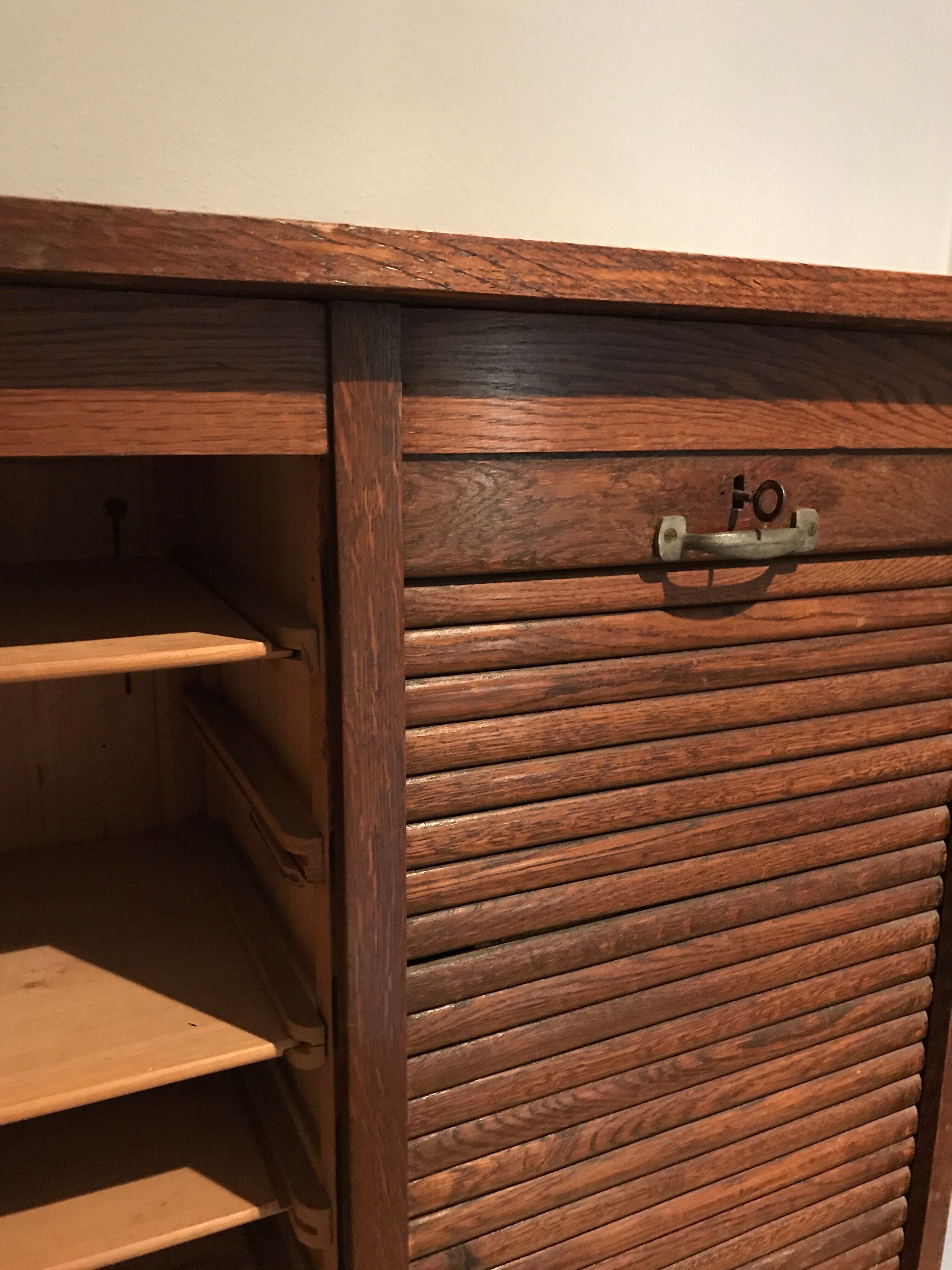 Double curtain Cabinet