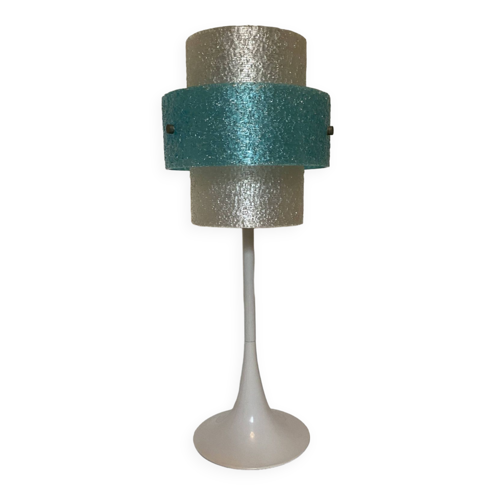 lampe vintage à pied tulipe en aluminium laqué blanc et abat jour en perspex. Marque Aluminor