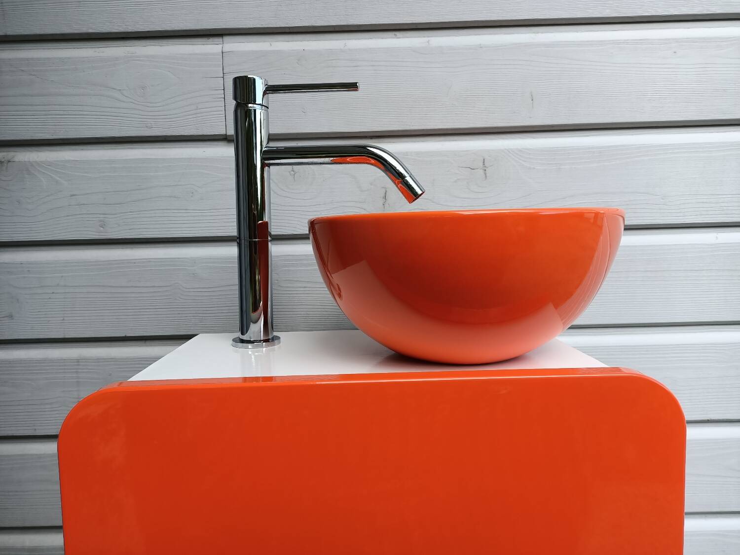 Bathroom furniture and its vintage basin
