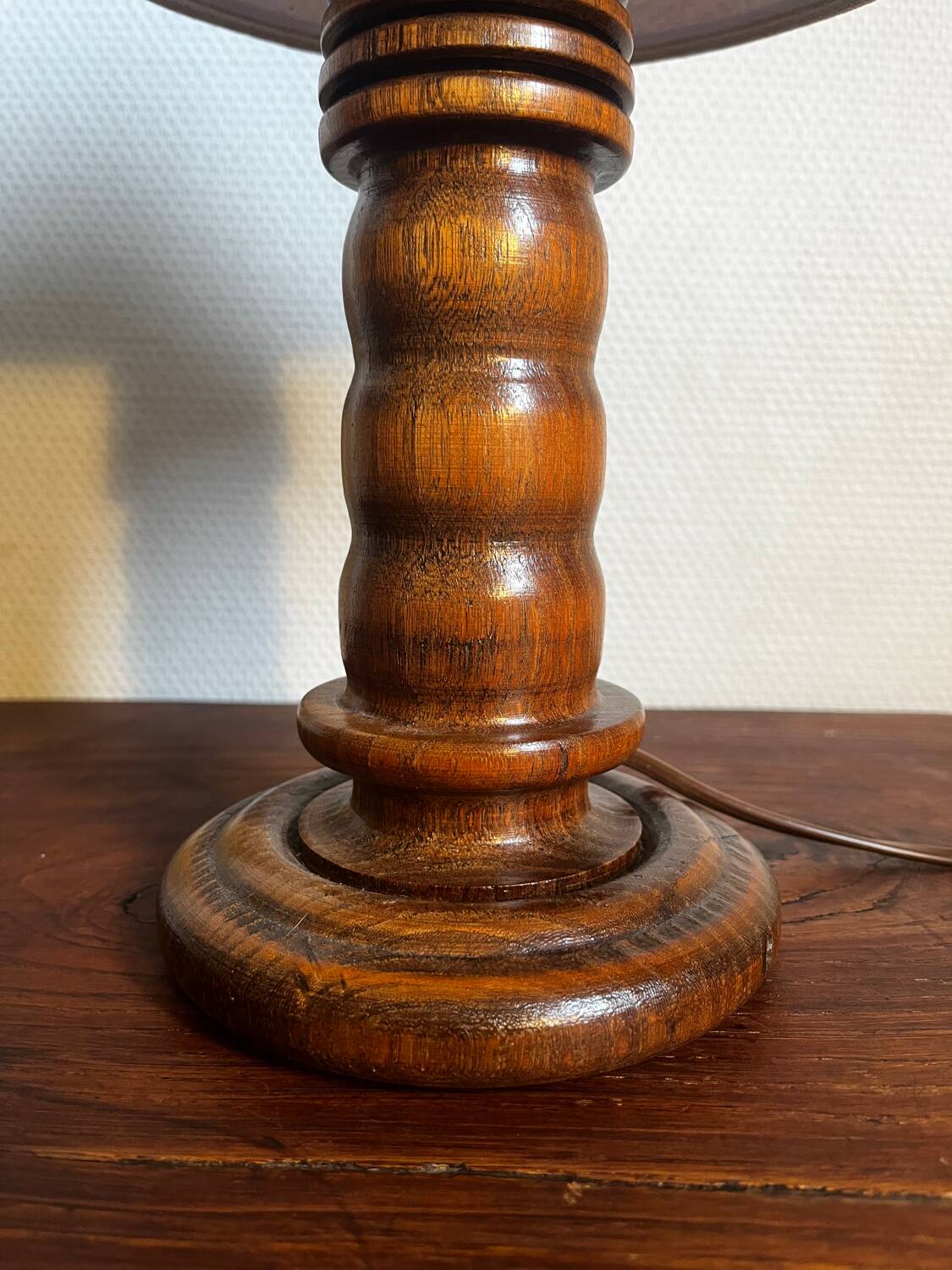 Table lamp with carved wooden base