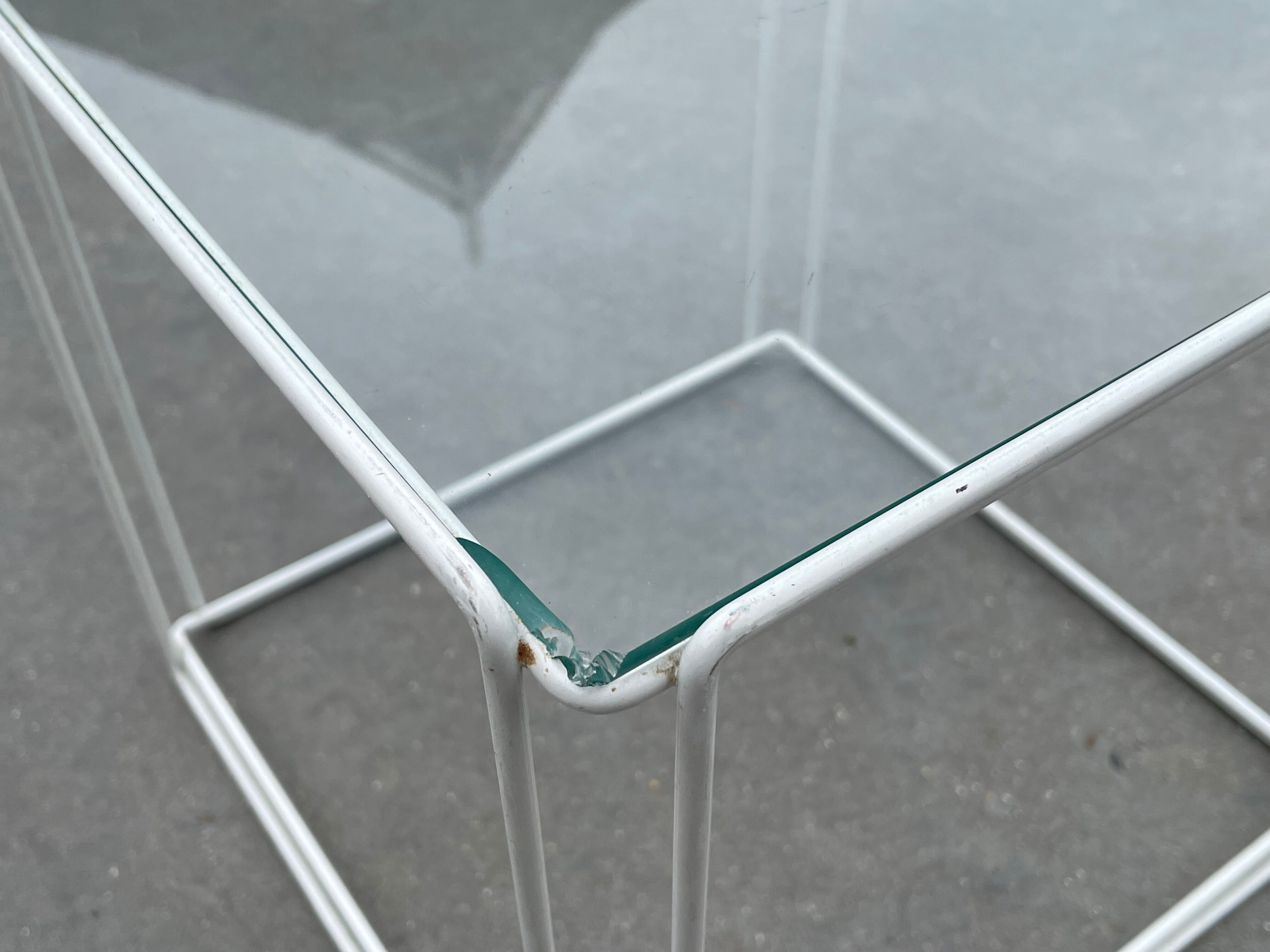 Pull out tables design Max Sauze, édited by Iscocèle