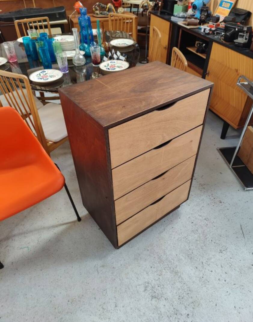 Wooden chest of drawers