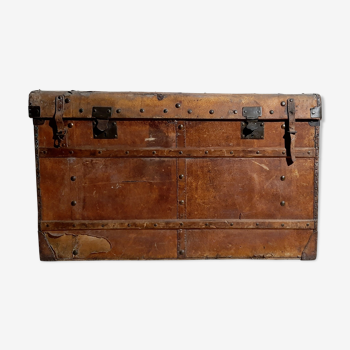 Leather travel trunk, from the Viscountess of Bernard, Napoleon III era 1855