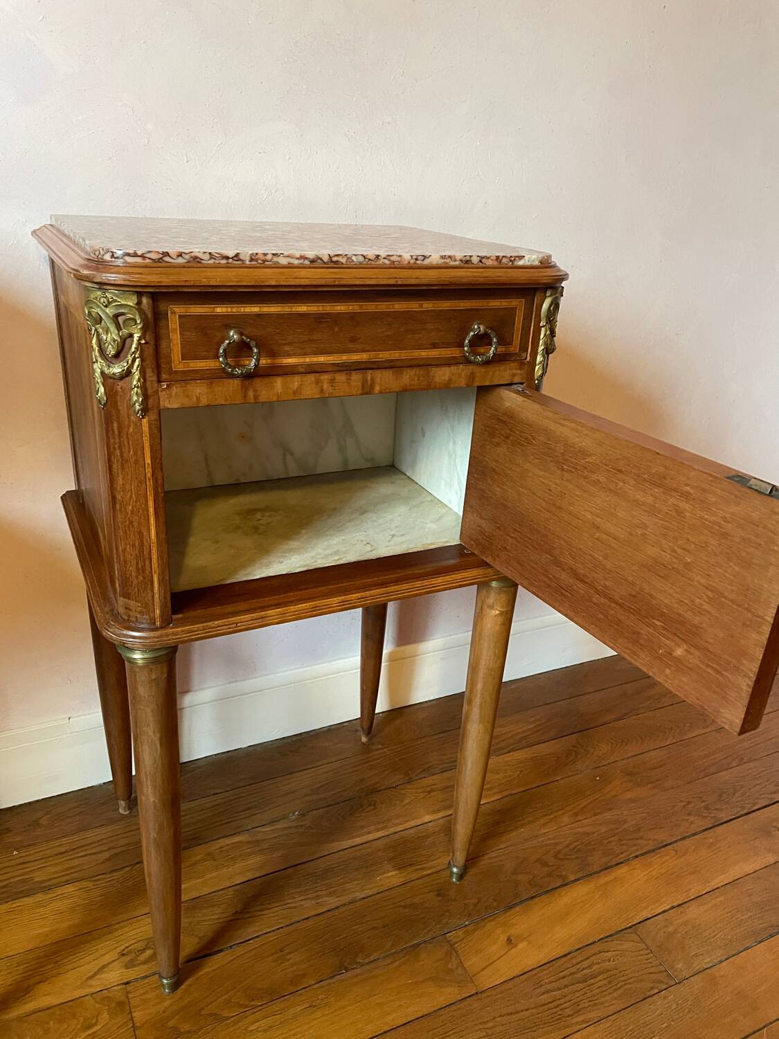 Lot tables de nuit bois et marbre